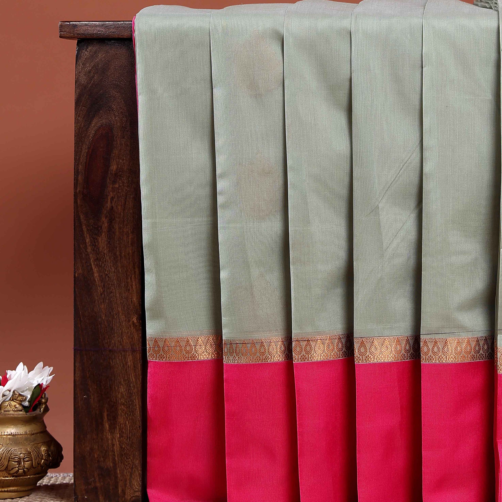 Elegant Traditional Elampillai Silk Cotton Saree with Zari Accent Edging - Green