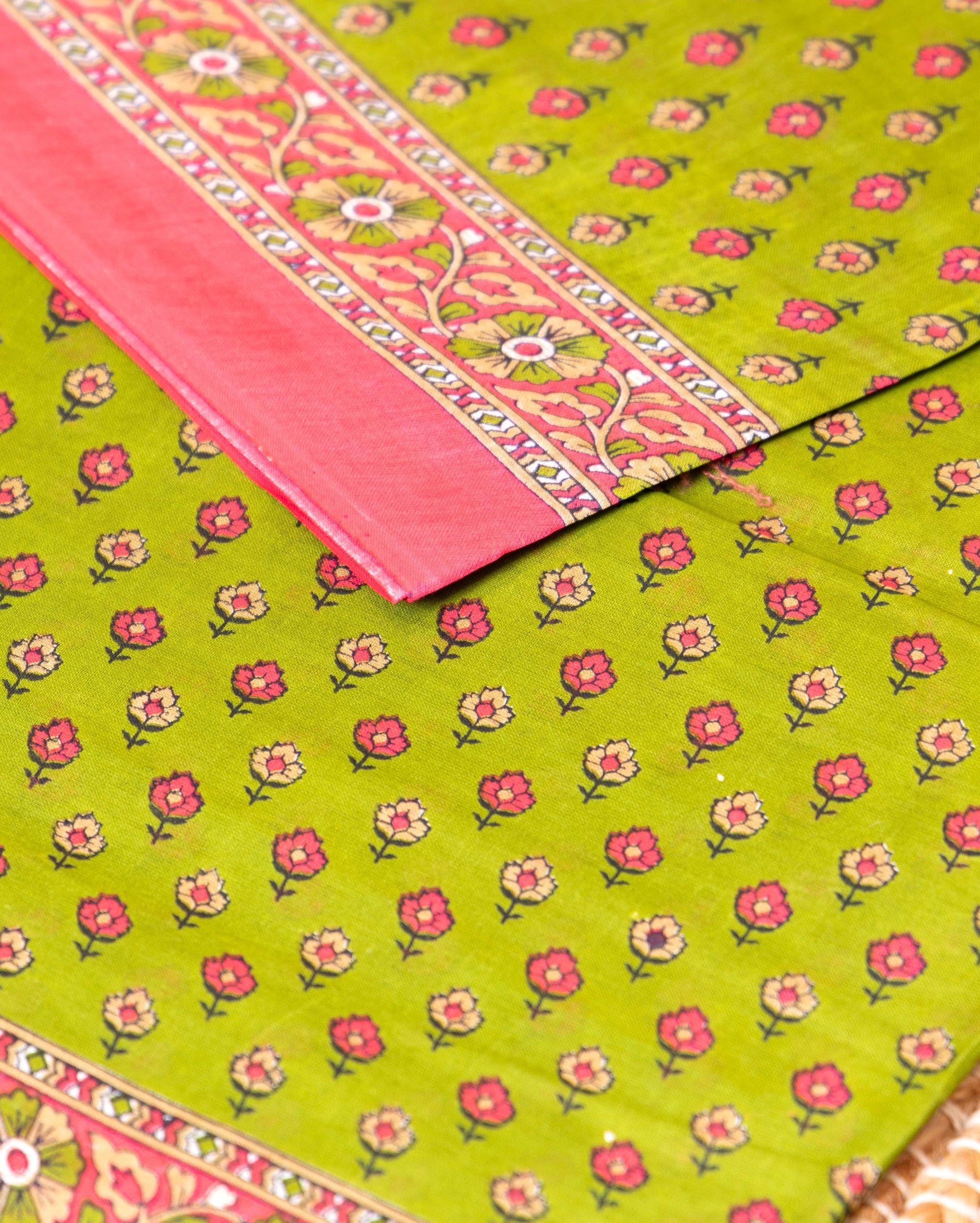 Elegant Voile Cotton Saree with Delicate Floral Motifs and Traditional Border - Green