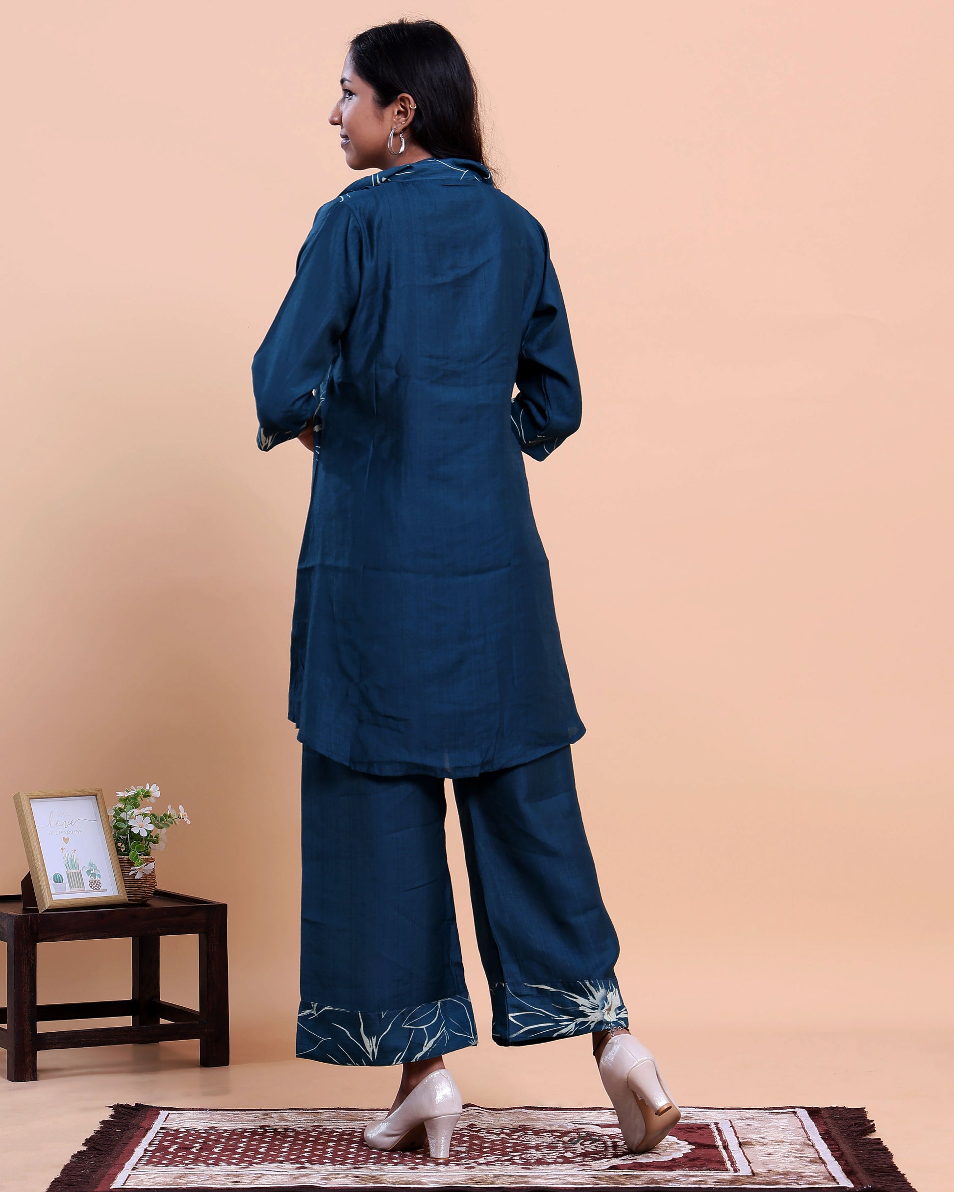 Elegant Women's Embroidered Shirt-Collar Kurta with Wide-Leg Pants - Navy Blue