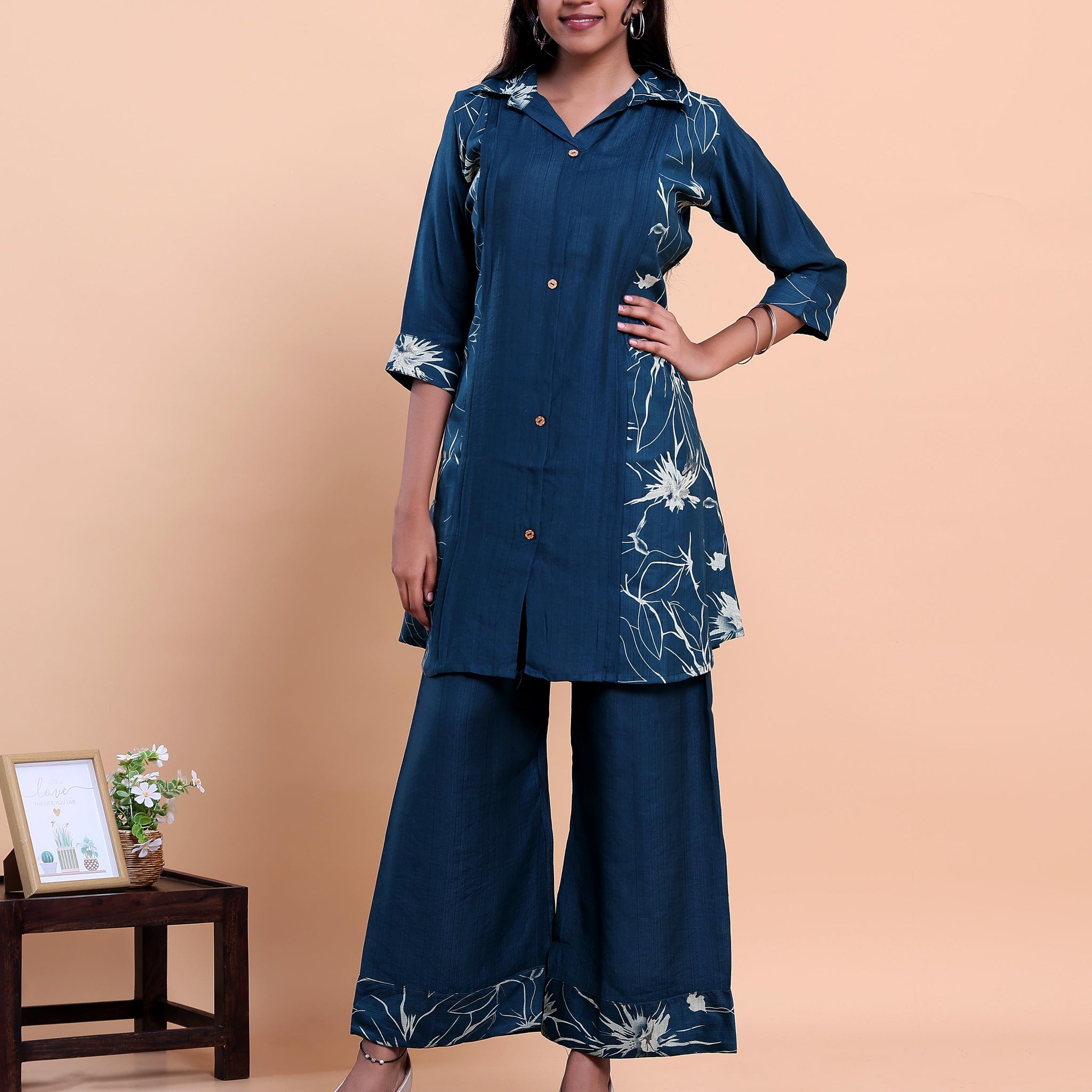 Elegant Women's Embroidered Shirt-Collar Kurta with Wide-Leg Pants - Navy Blue