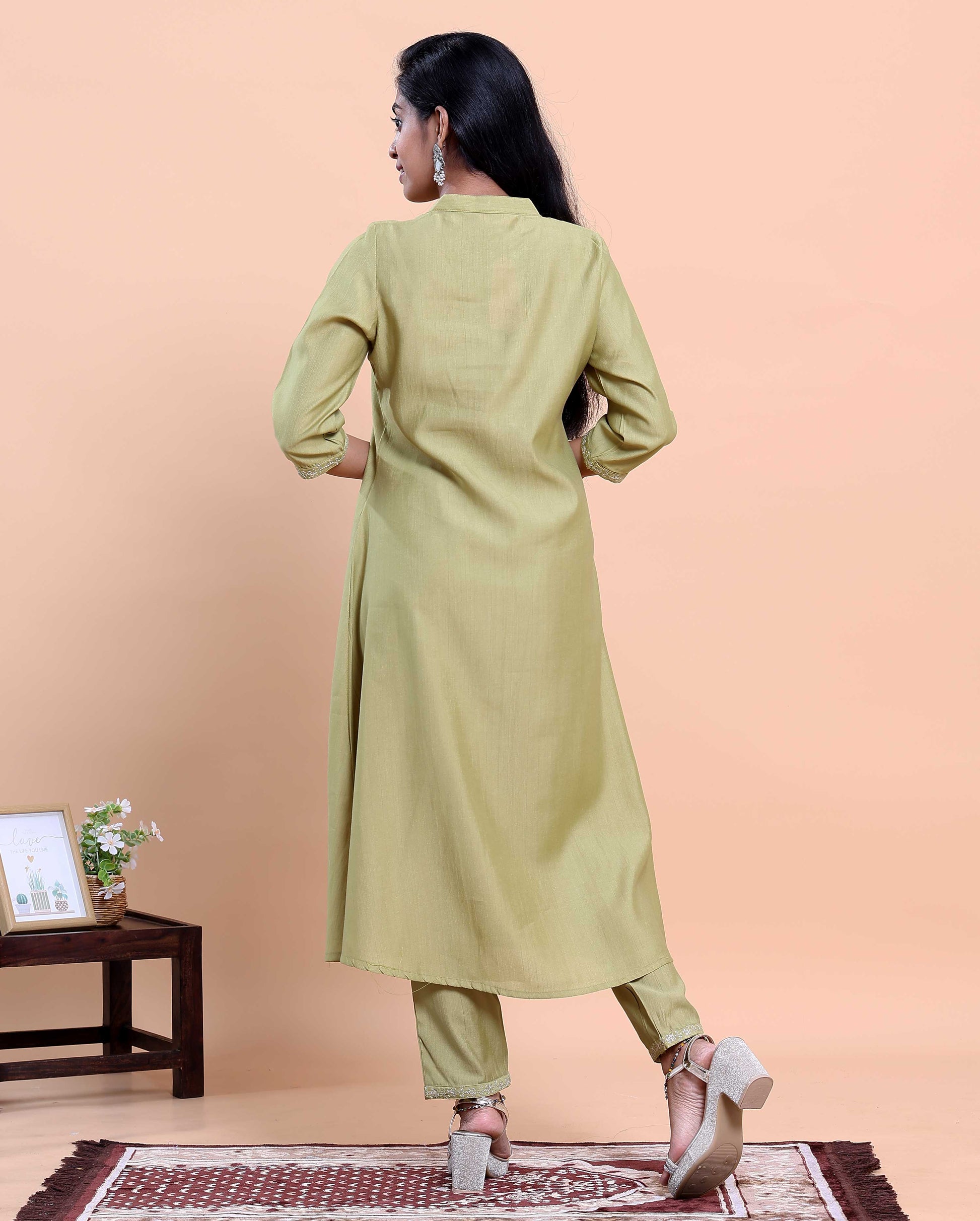 Elegant  Women's Ethnic Kurta with Yoke Embroidery and Straight Pants - Green