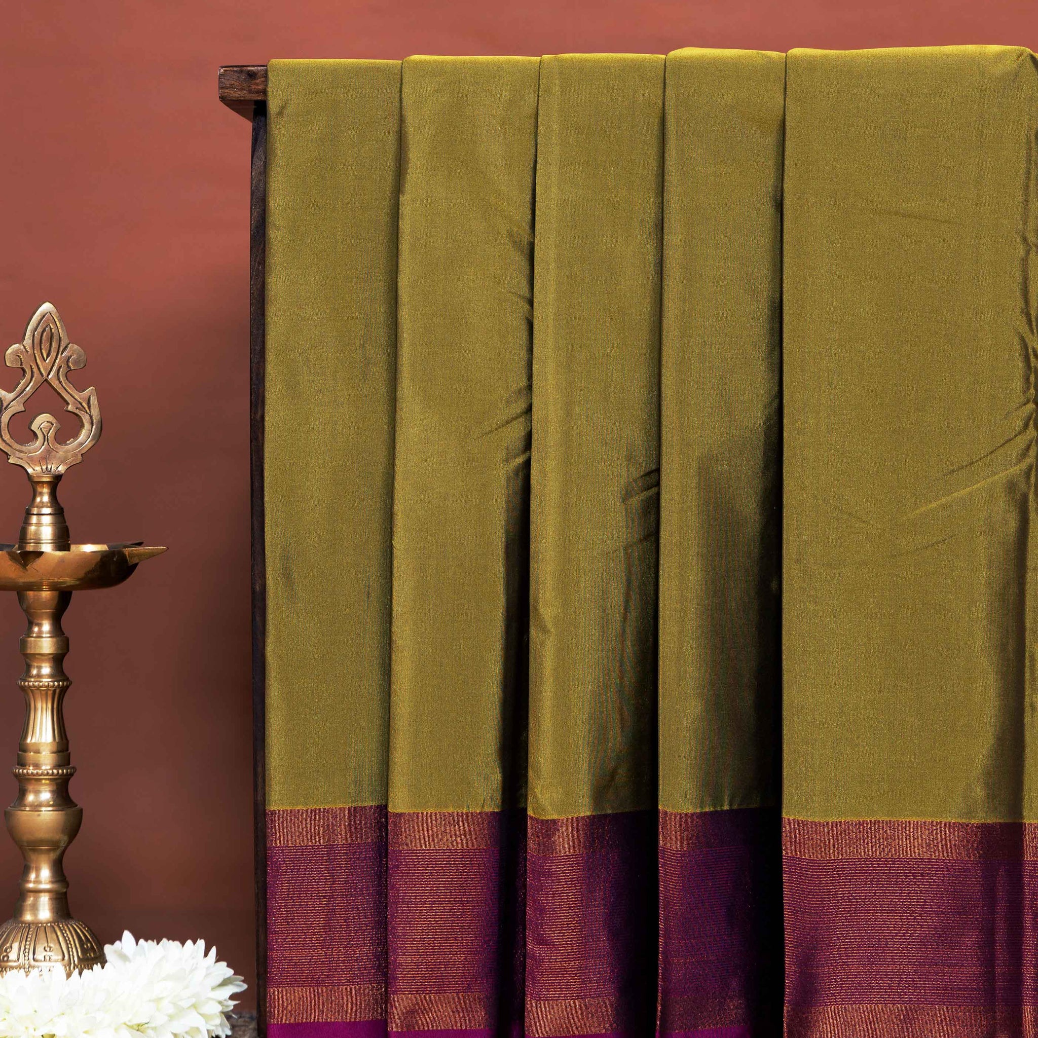 Elegantly Woven Soft Silk Saree with Grand Pallu and Traditional Border Detailing  - Green