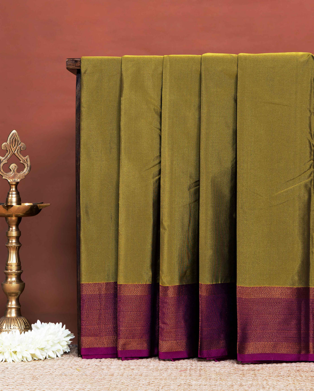 Elegantly Woven Soft Silk Saree with Grand Pallu and Traditional Border Detailing  - Green
