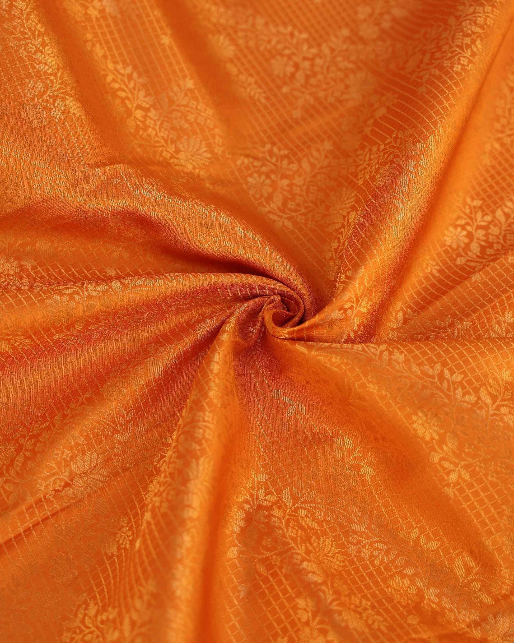 Exquisite Handloom Kanchipuram Pure Silk Saree with Intricate Zari Weave - Yellow-Close Up