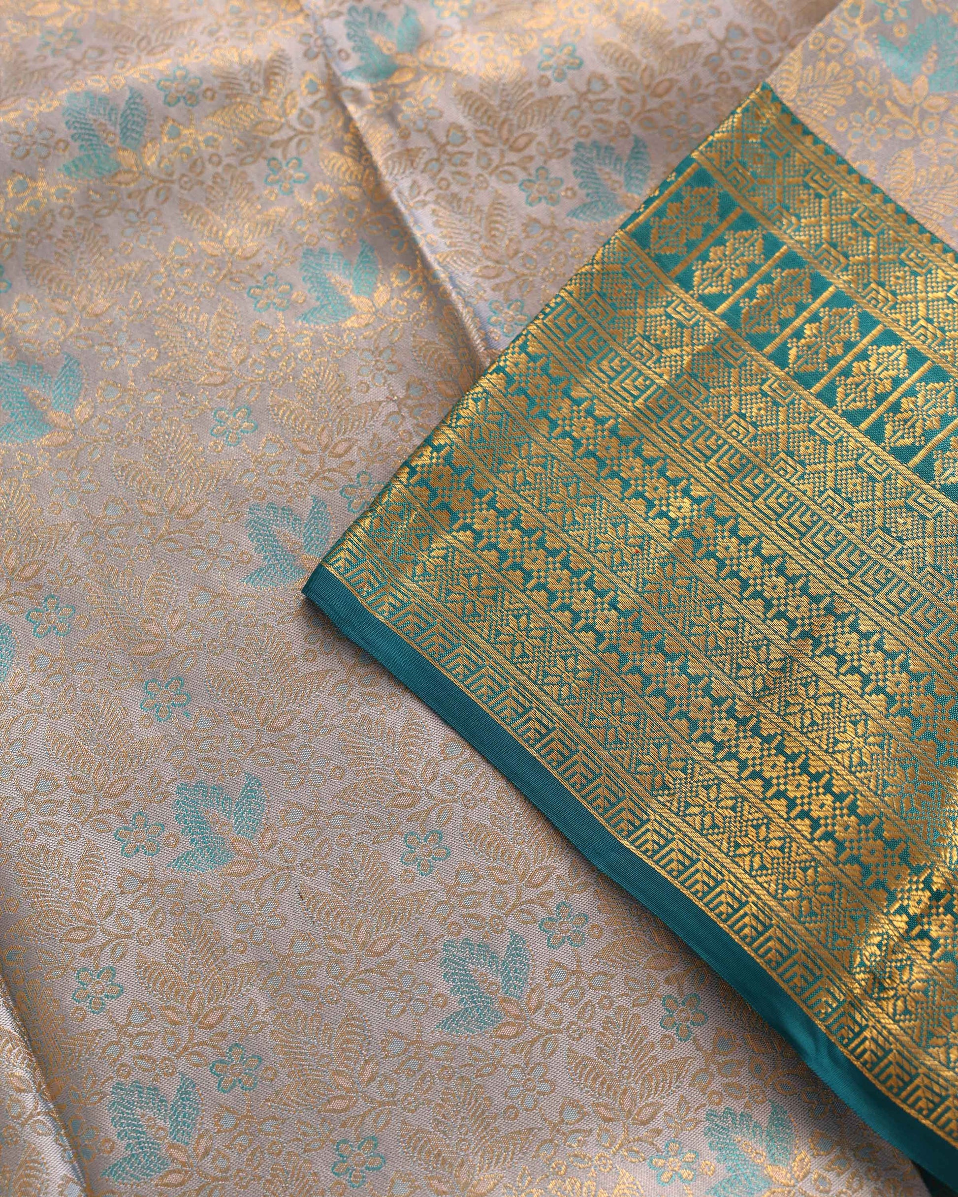 Exquisite Handwoven Niranjana Silk Saree with Intricate Zari Work - Close Up