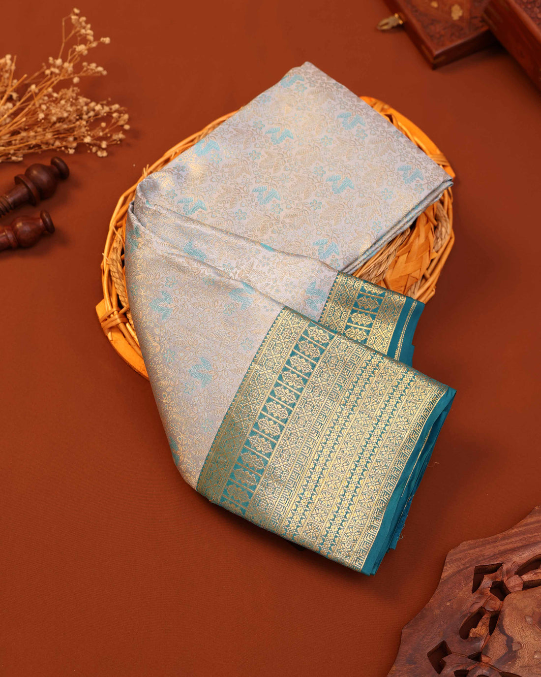 Exquisite Handwoven Niranjana Silk Saree with Intricate Zari Work - Light Beige