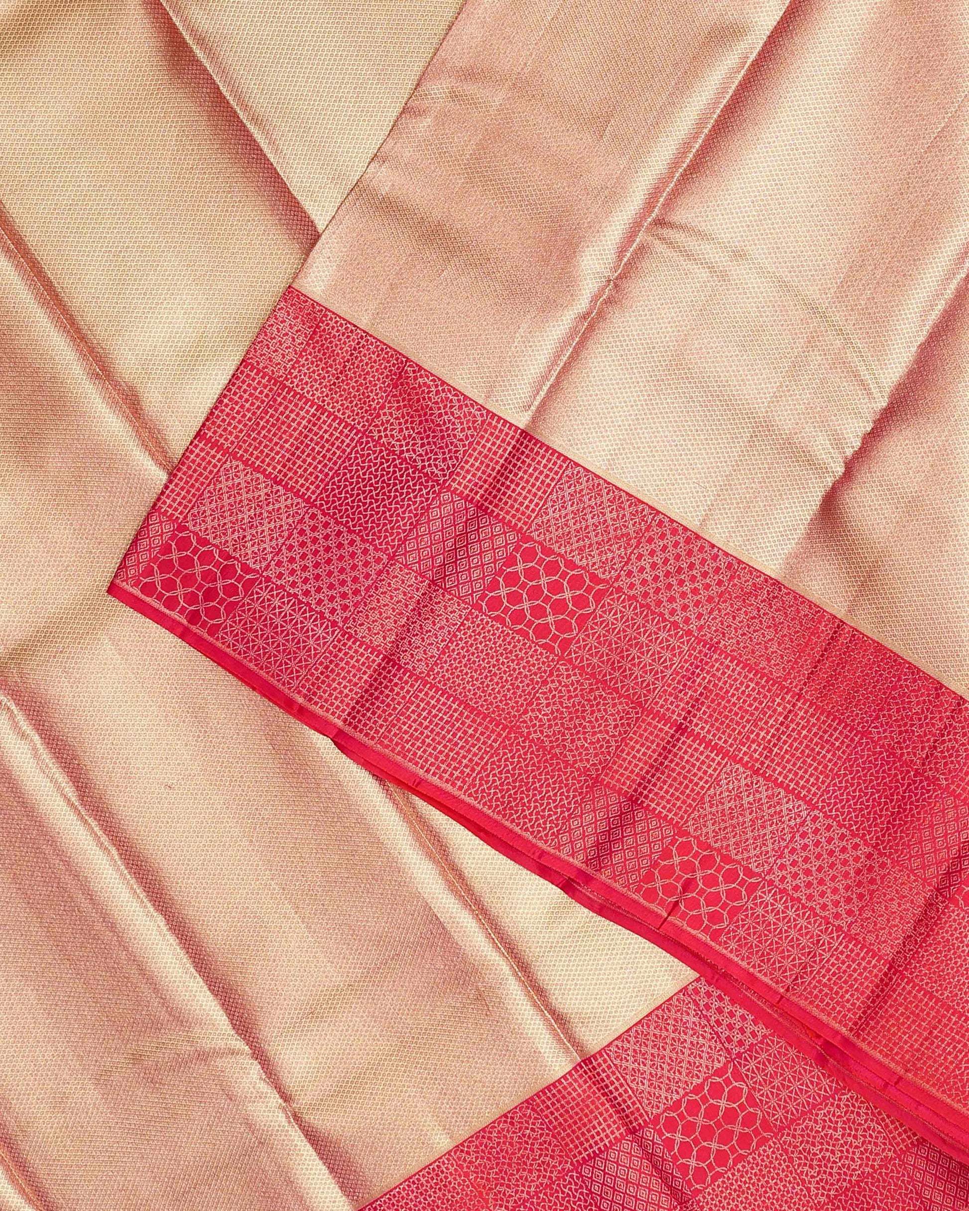 Exquisite Handwoven Pure Kanchipuram Silk Saree with Rich Zari Work - Gold-Close Up
