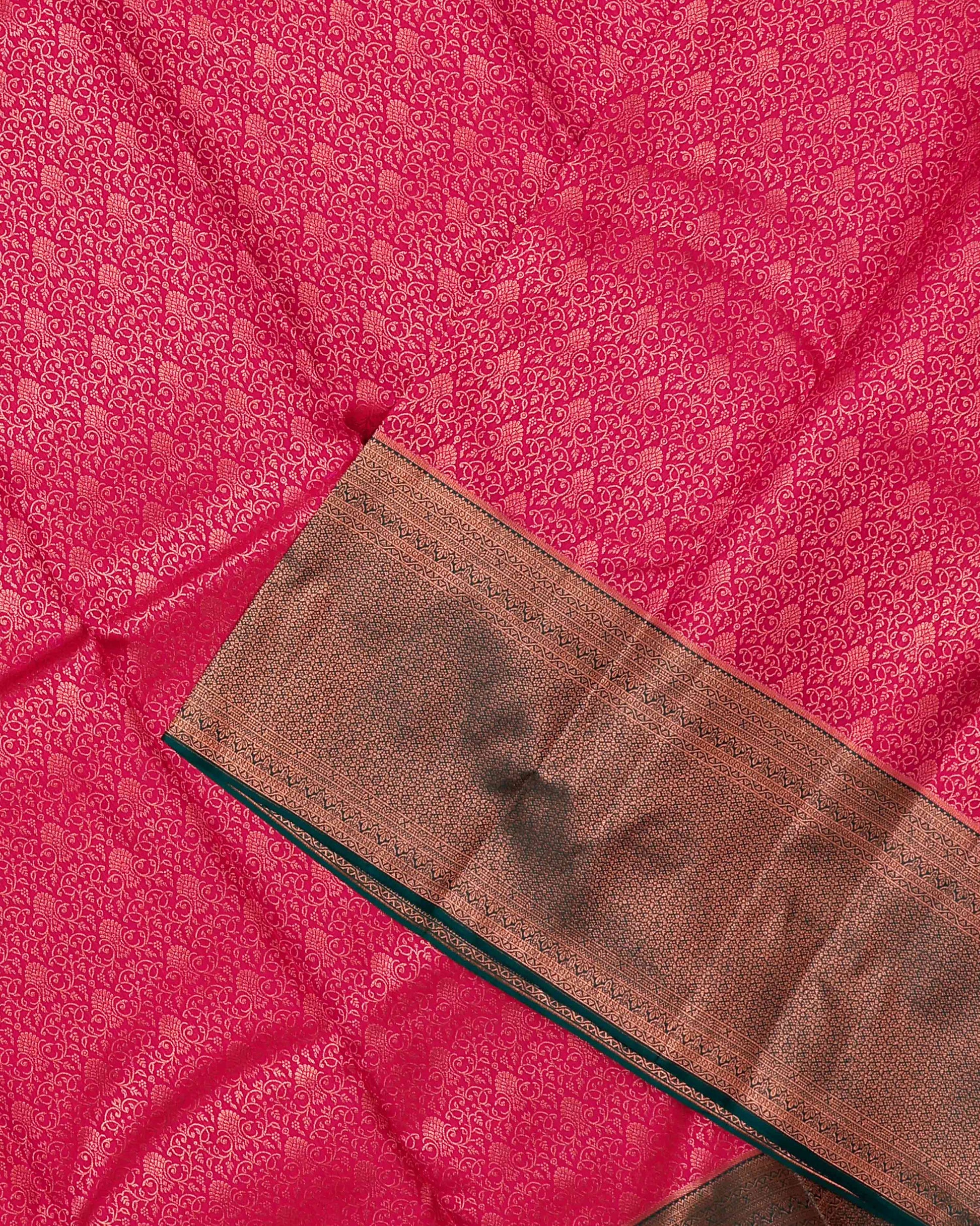 Exquisite Kanchipuram Pure Silk Saree with Rich Zari Weaving and Contrast Border - Red-Close Up