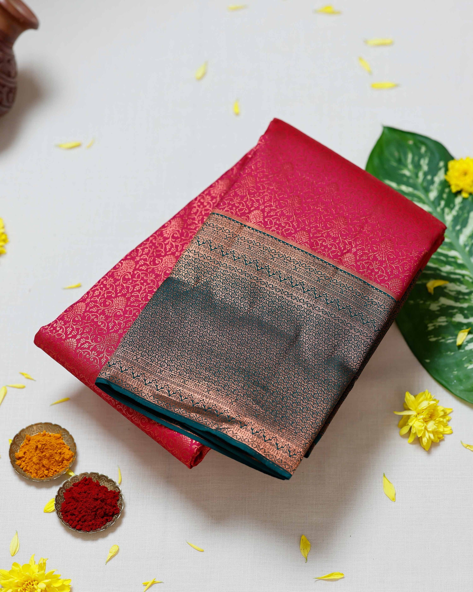 Exquisite Kanchipuram Pure Silk Saree with Rich Zari Weaving and Contrast Border - Red
