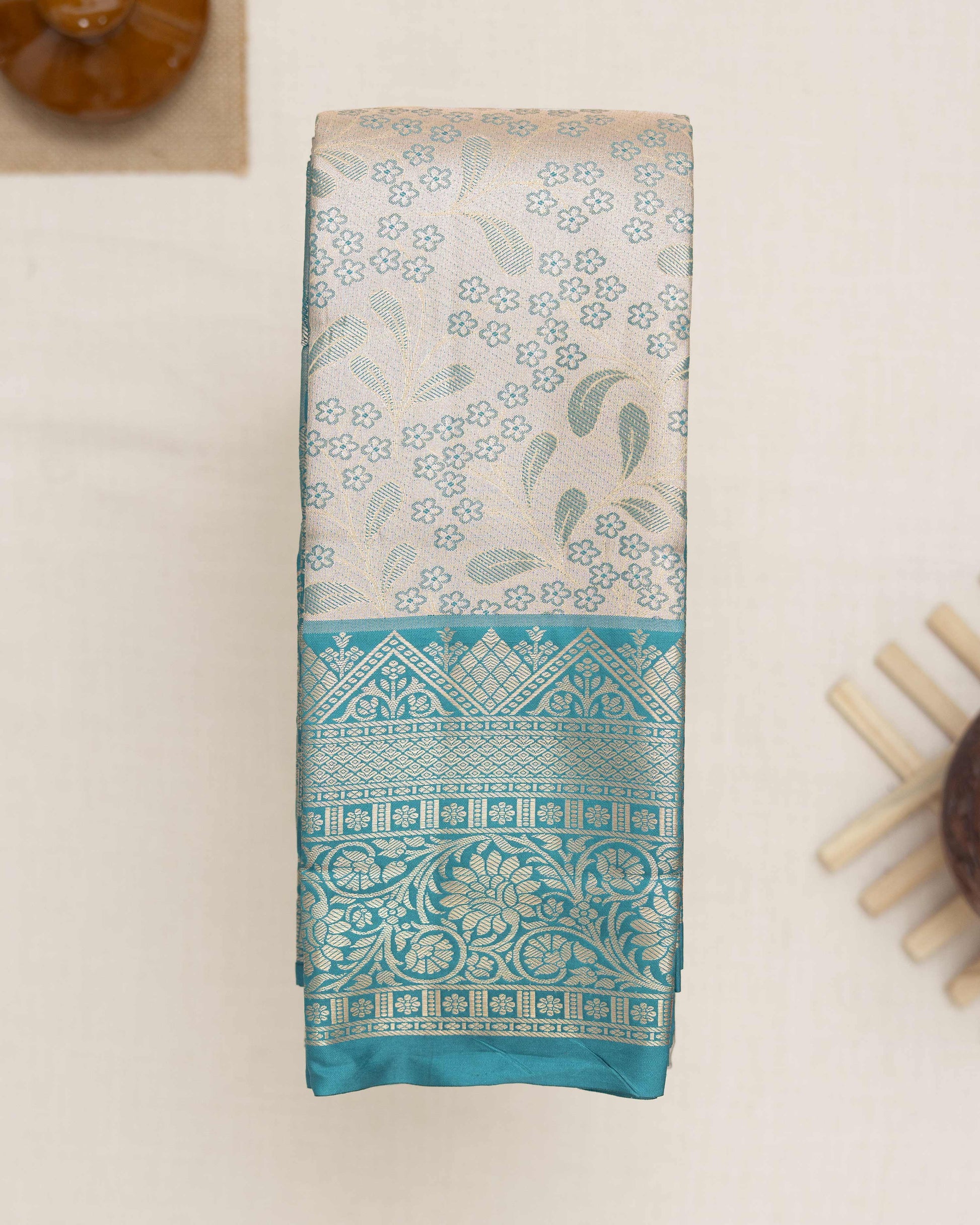 Exquisite Kanchipuram Tissue Saree with Intricate Zari Weave and Traditional Motifs - Cream