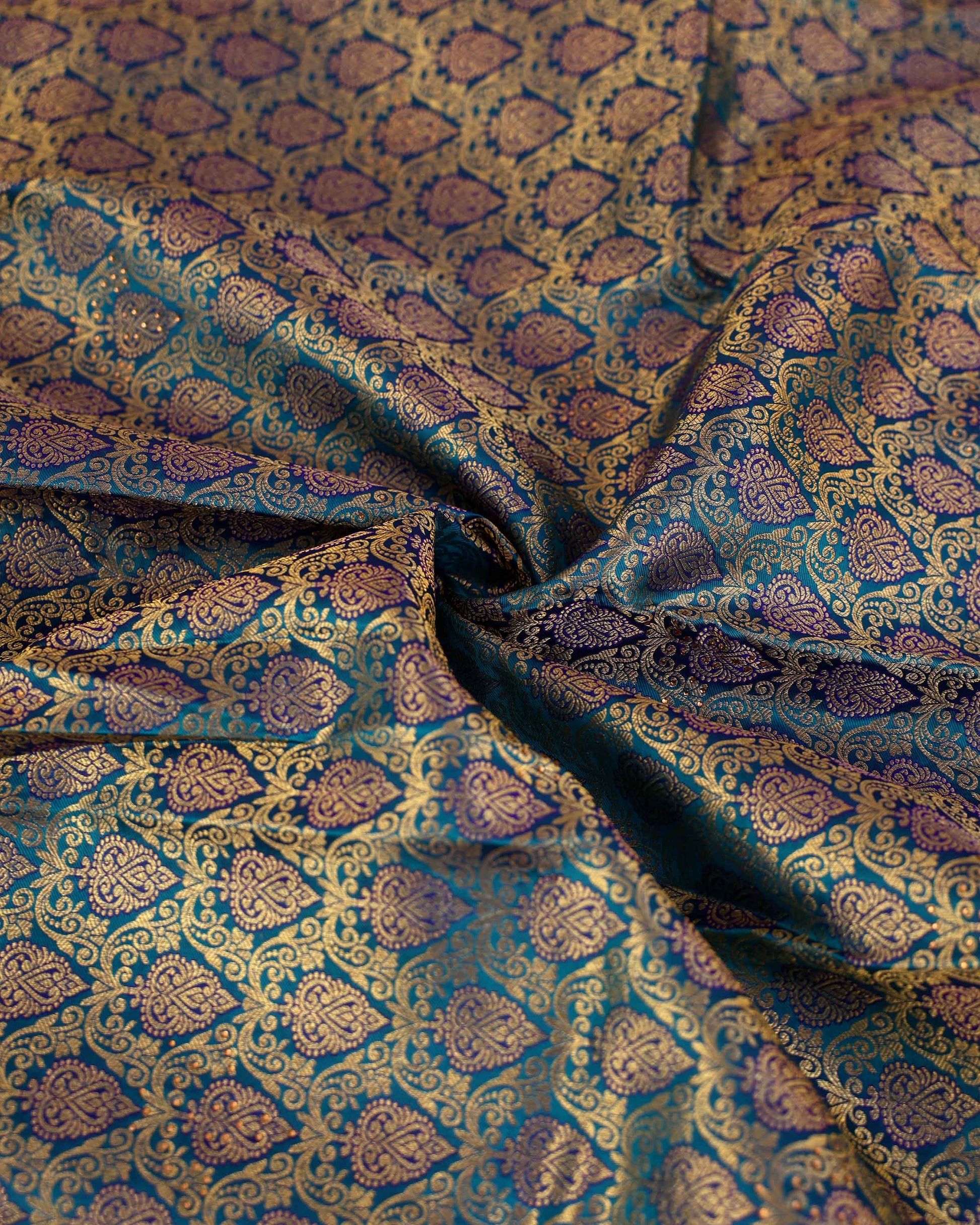 Exquisite Niranjana Silk Saree with Zari Brocade and Elaborate Border - Close Up