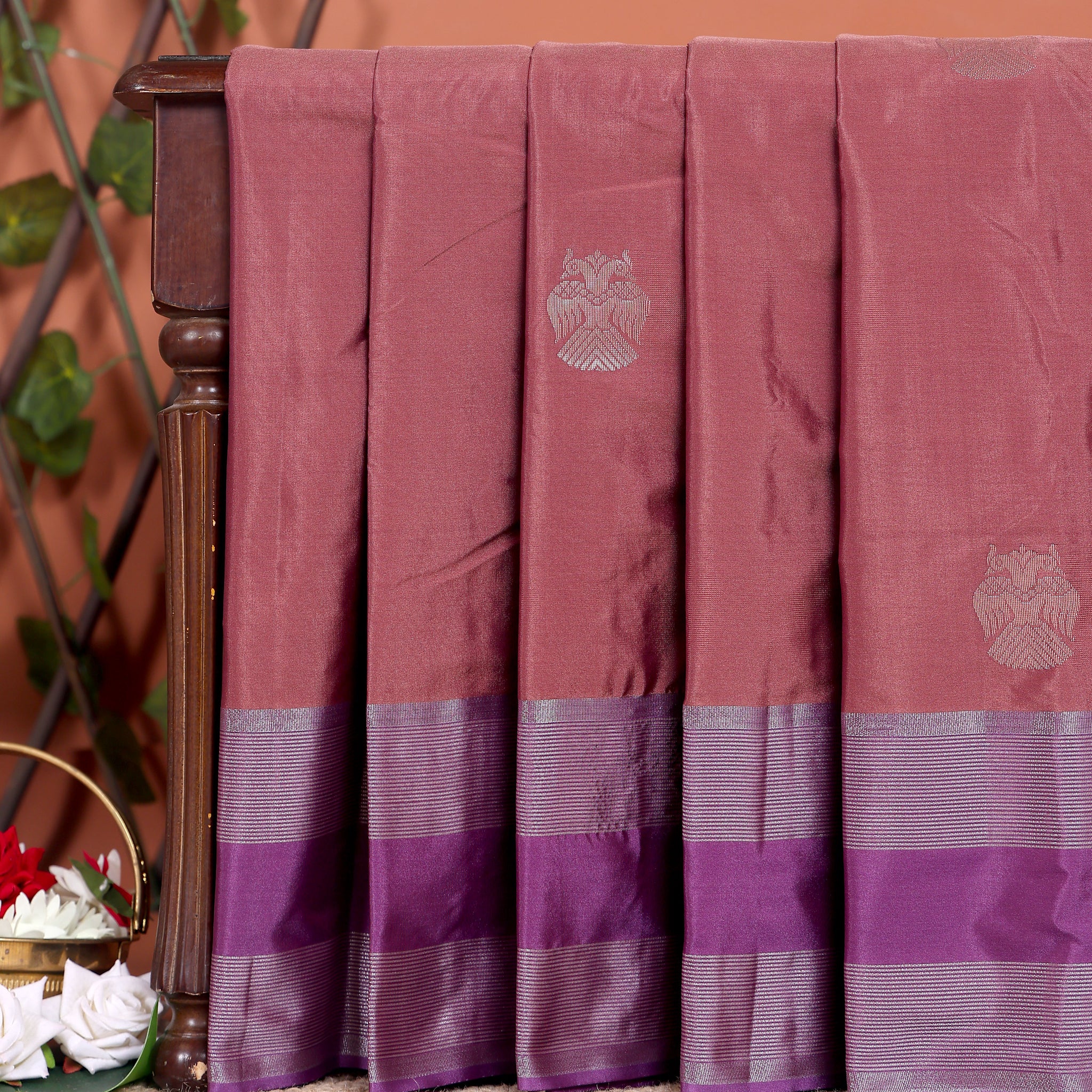 Exquisite Soft Silk Saree with Woven Zari Motifs and Contrasting Border - Onion Pink