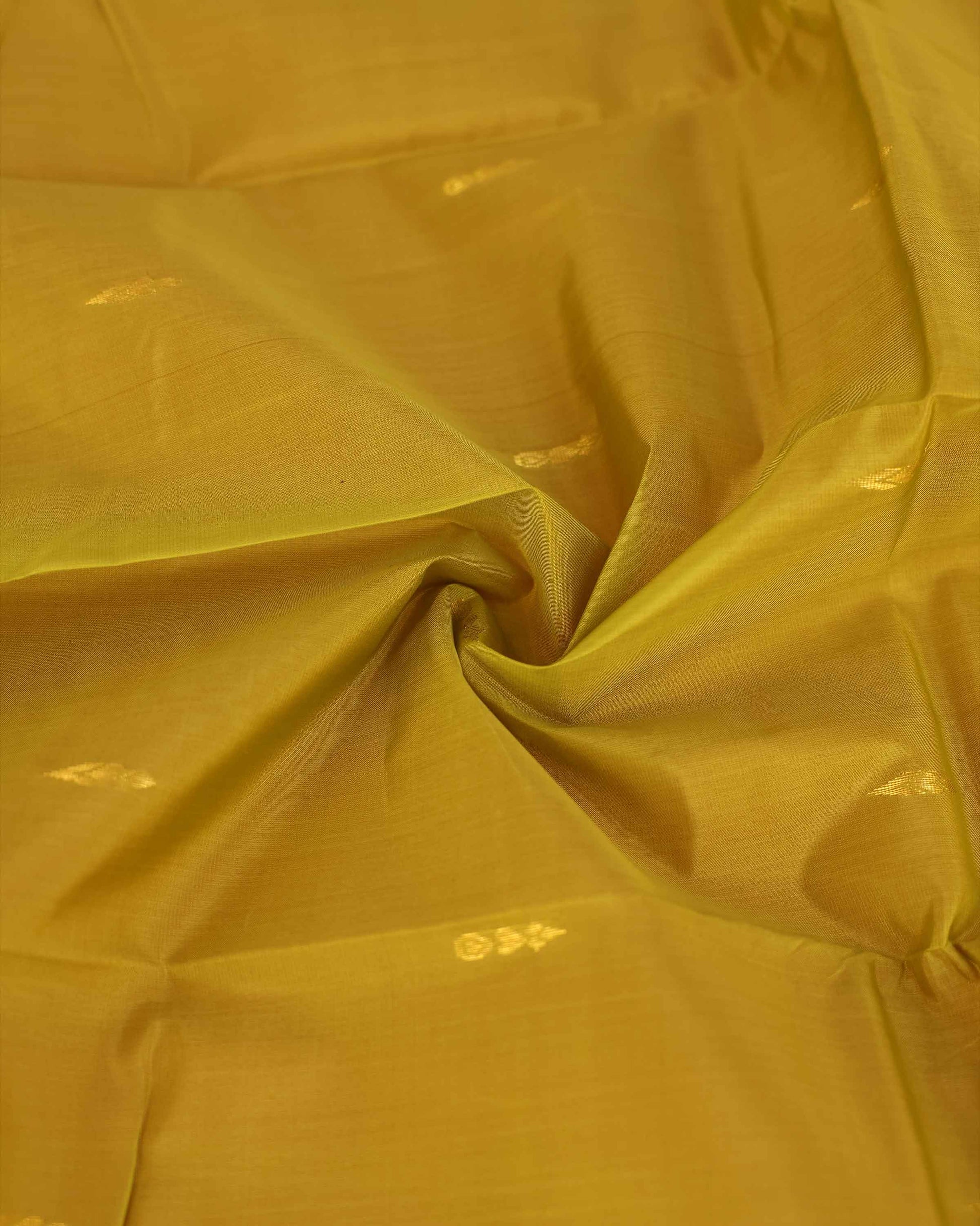 Graceful Traditional Silk Saree with Minimal Zari Buttas Elegant Contrast Border and Subtle Paisley Pallu Design - Green-Close Up