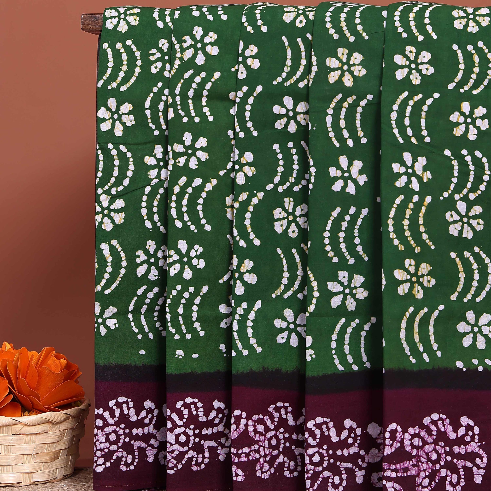 Handcrafted Sungudi Cotton Saree with Intricate Wax Batik Design and Contrast Border - Dark Green