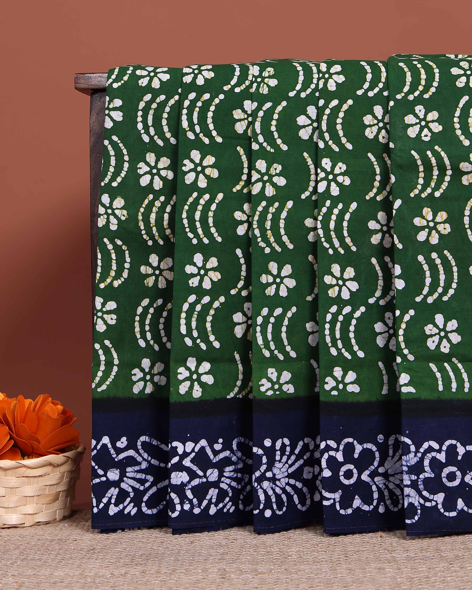 Handcrafted Sungudi Cotton Saree with Intricate Wax Batik Design and Contrast Border - Green