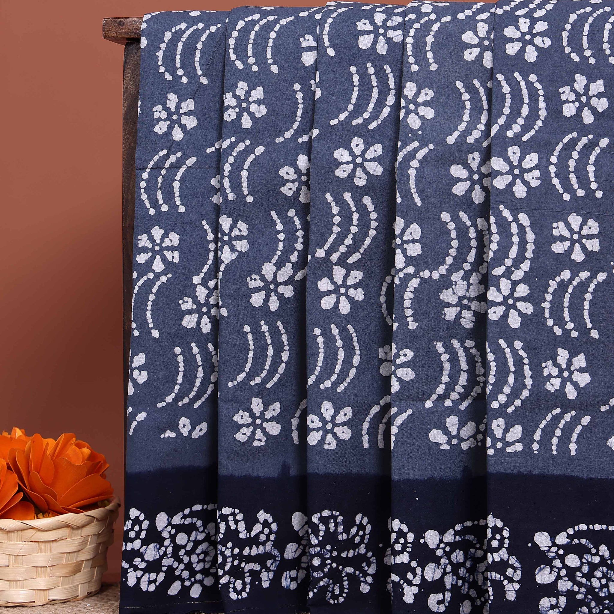Handcrafted Sungudi Cotton Saree with Intricate Wax Batik Design and Contrast Border - Grey