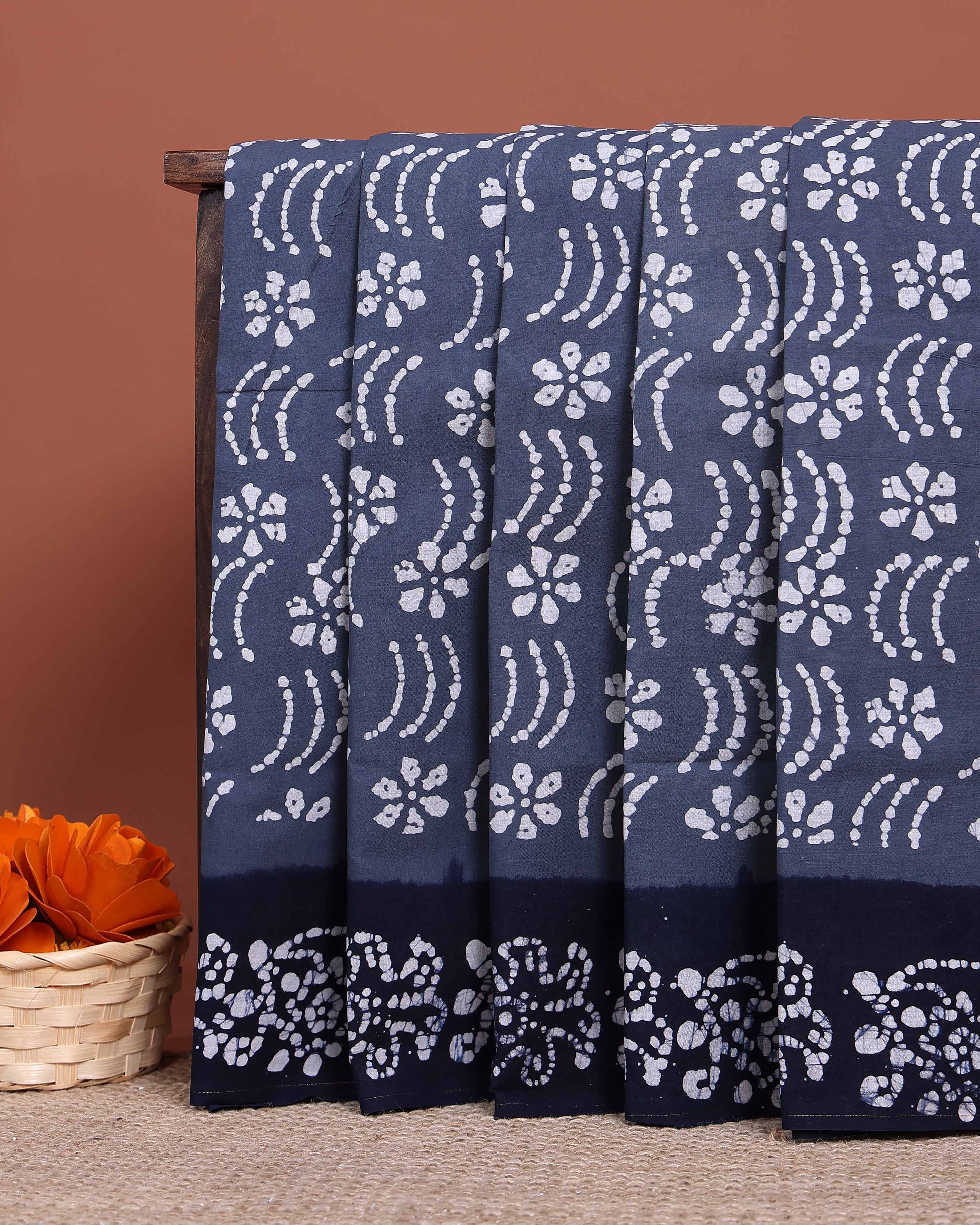 Handcrafted Sungudi Cotton Saree with Intricate Wax Batik Design and Contrast Border - Grey