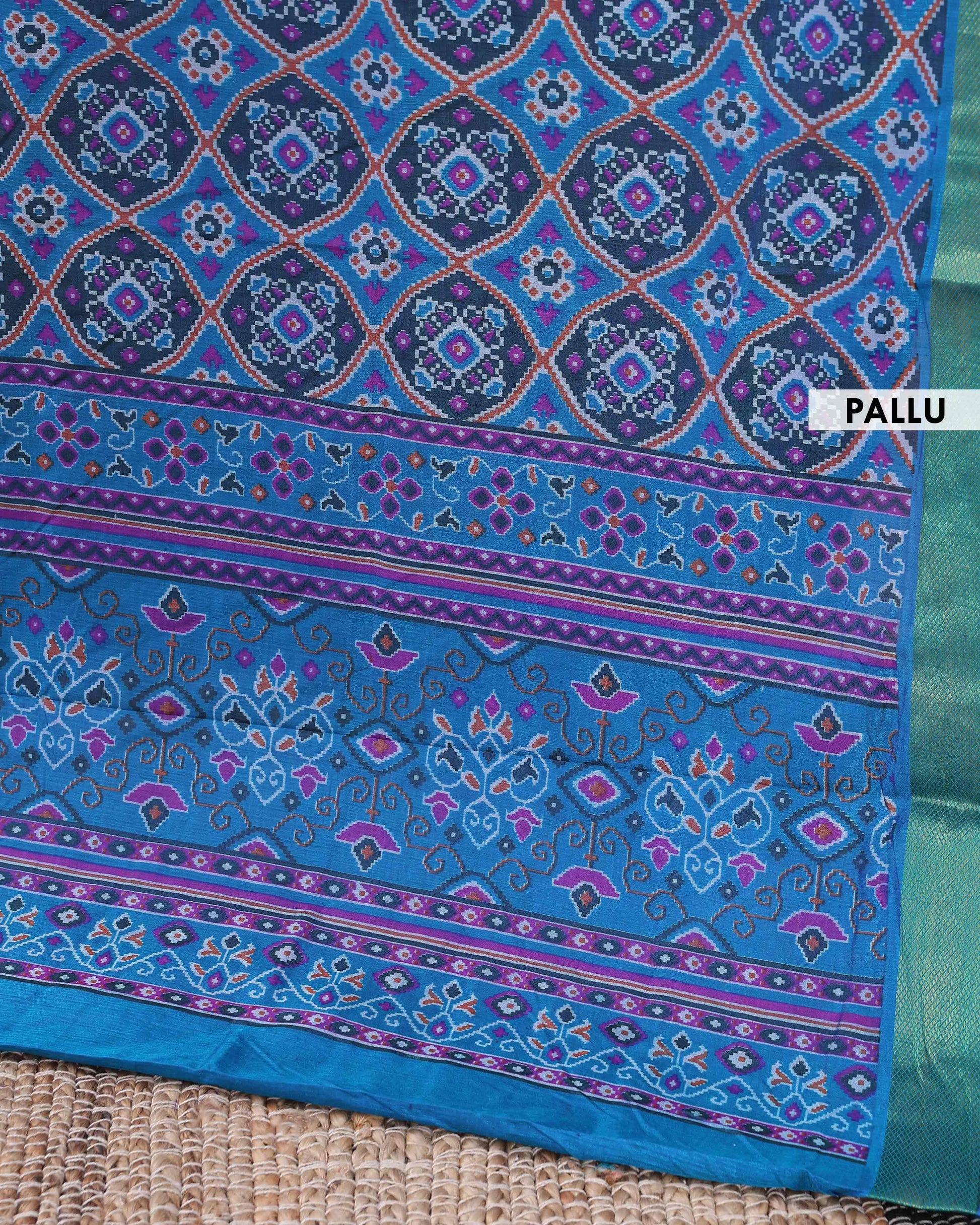 Handloom Geometric Motif Patola Semi Silk Saree with Zari Border - Blue-pallu