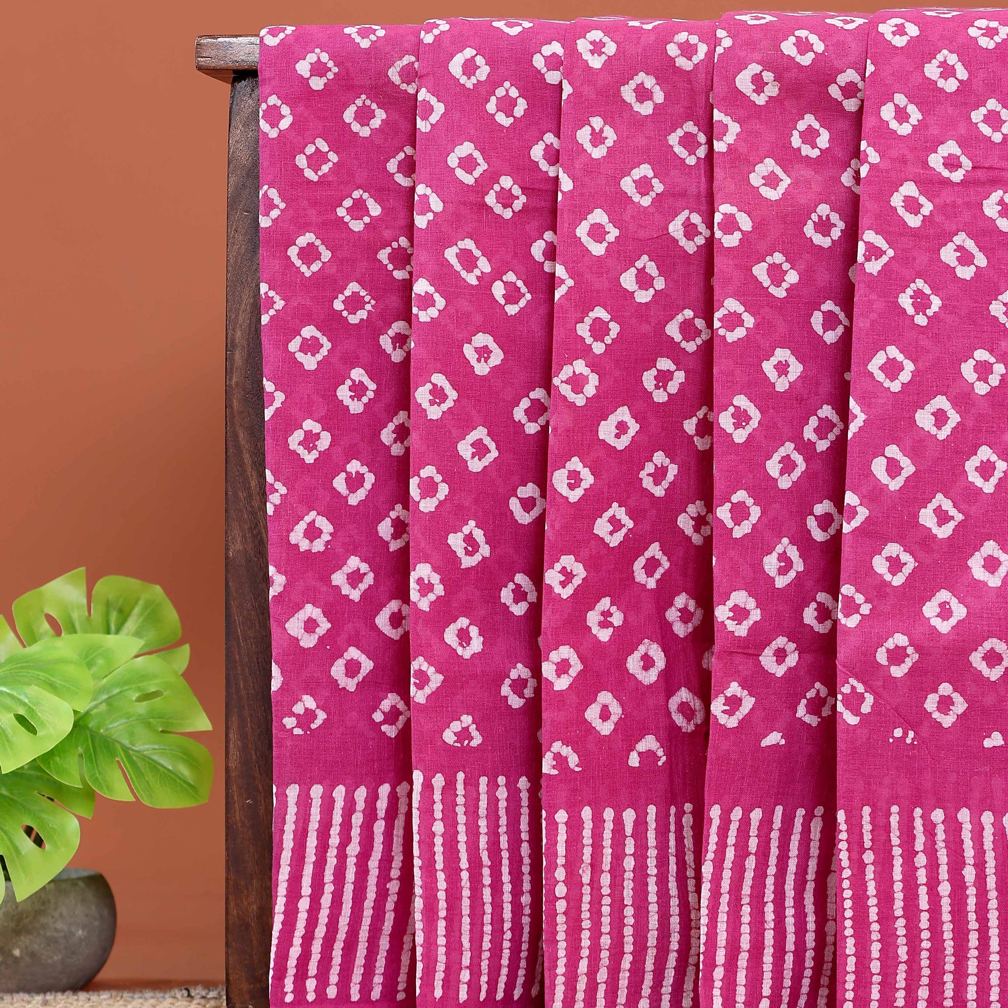 Handloom Sungudi Saree with Intricate Bandhani Motifs and Striped Pallu - Pink