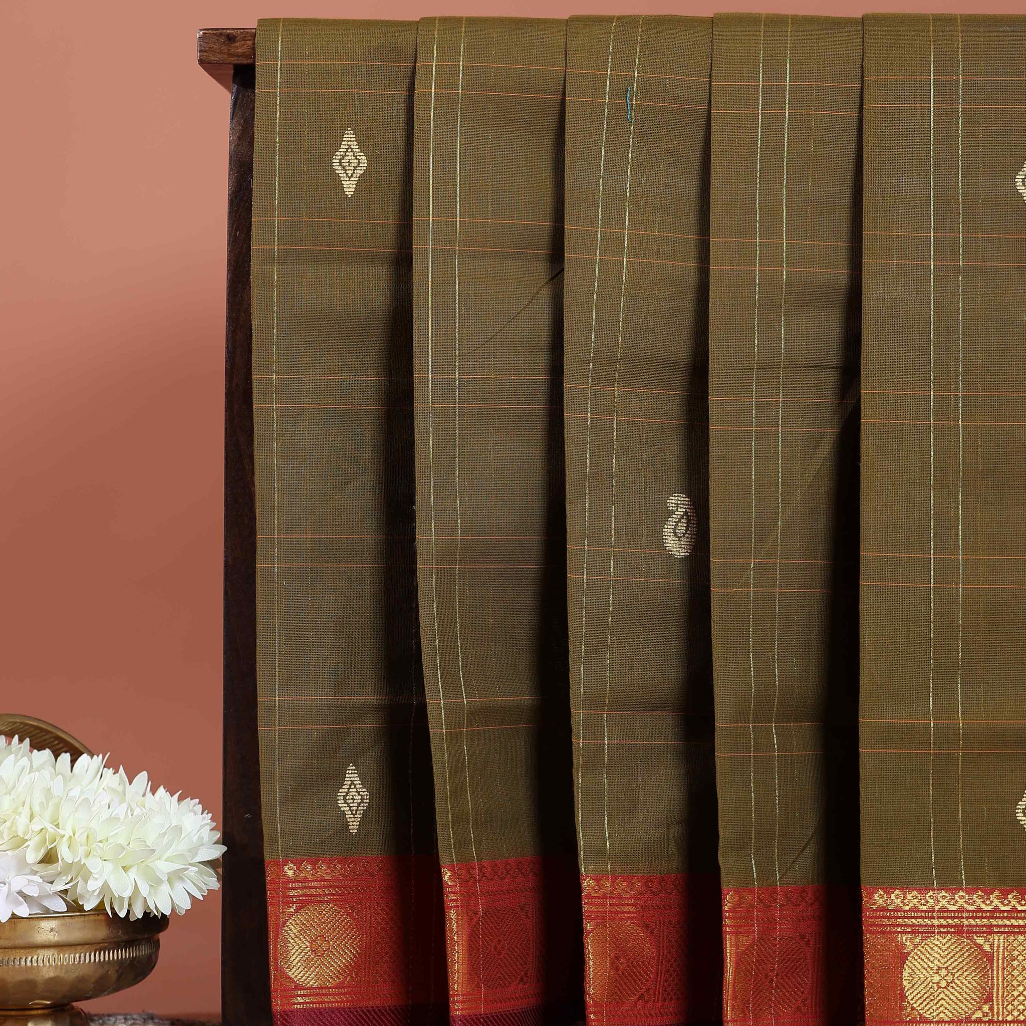 Handloom Venkatagiri  Cotton Saree with Checked Weave and Small Zari Butta & Traditional Zari Border - Green