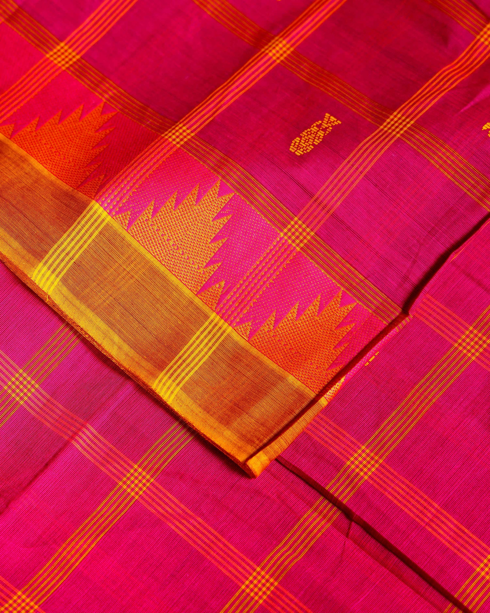 Handloom Woven Chettinad Cotton Saree with Traditional Checks and Temple Border -Pink-Close