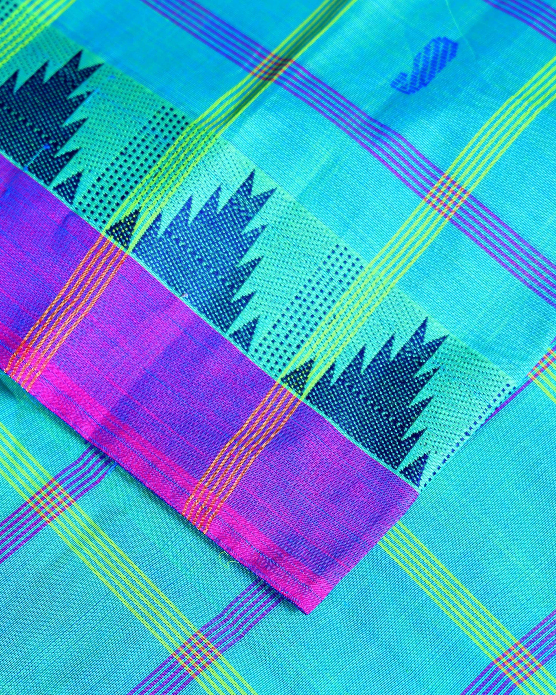 Handloom Woven Chettinad Cotton Saree with Traditional Checks and Temple Border - Green-Close