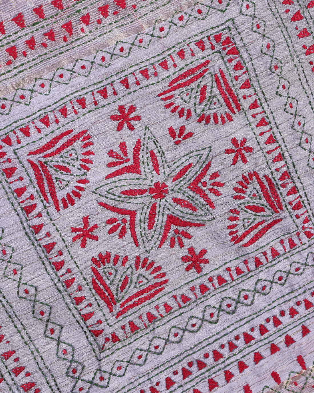 Elegant Kantha Hand Embroidered Saree with Intricate Floral Motif and Contrast Border - Light Grey