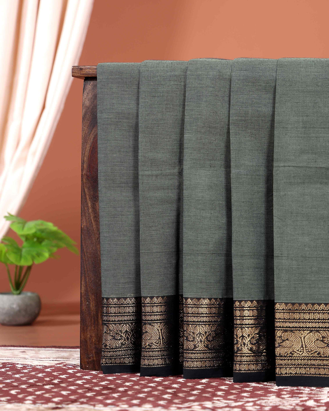 Traditional Premium Kanchi Handwoven Cotton Saree with Zari Border Traditional Peacock Motifs & Fine - Pastel Green