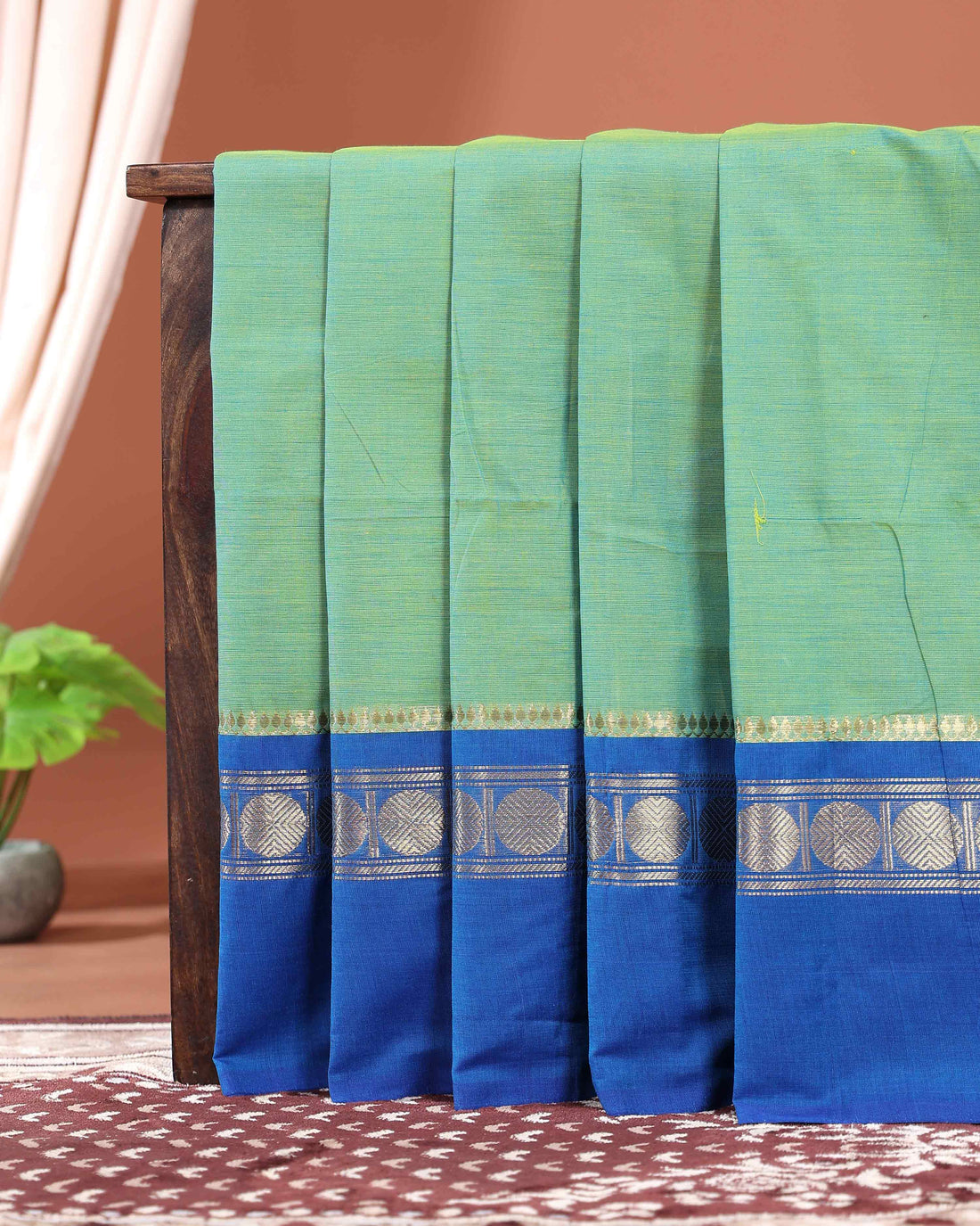 Traditional Handloom Kanchi Cotton Saree with Elegant Contrast Border and Traditional Zari Motifs - Green