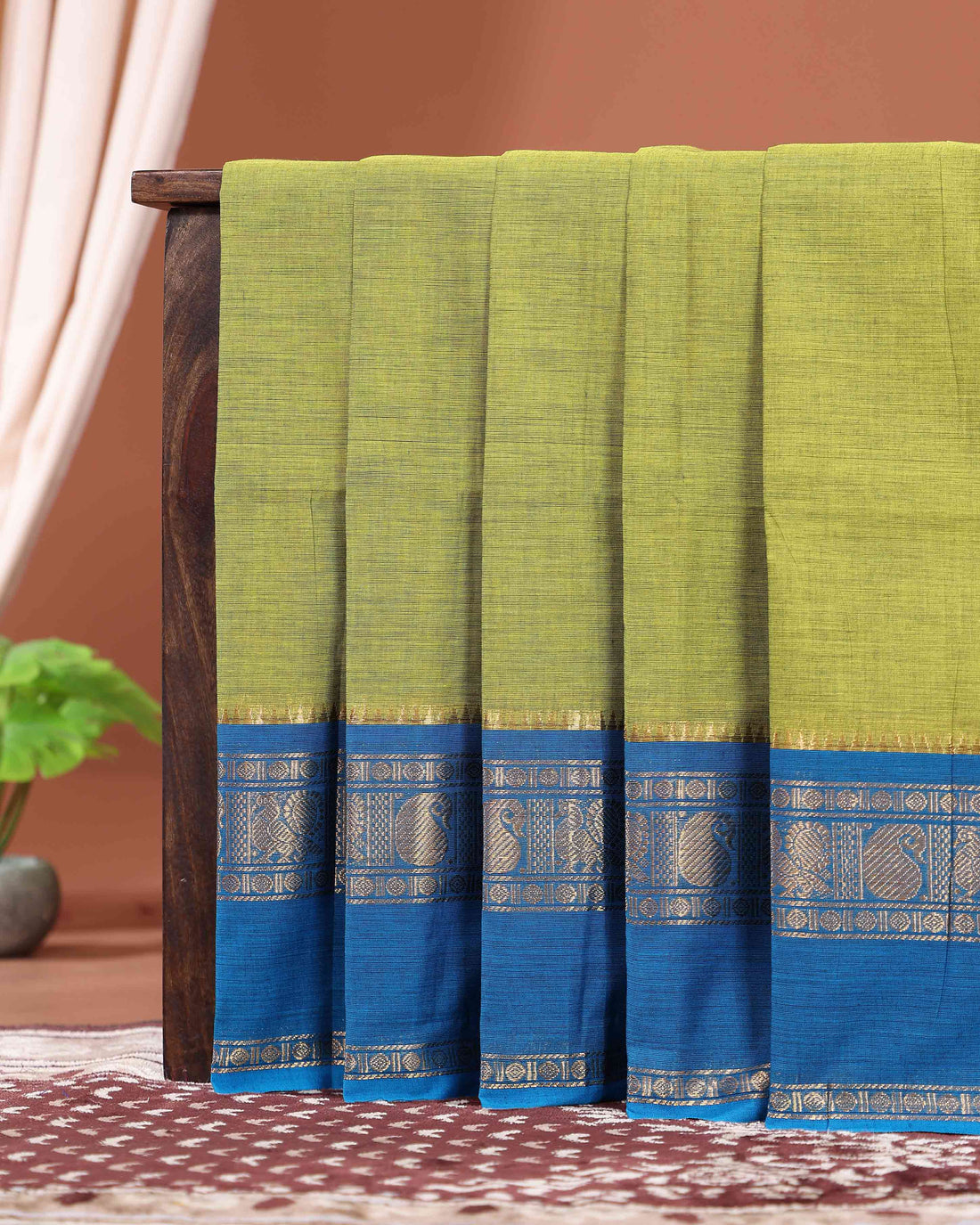 Traditional Handloom Kanchi Cotton Saree with Striking Contrast Border and Zari Details - Green