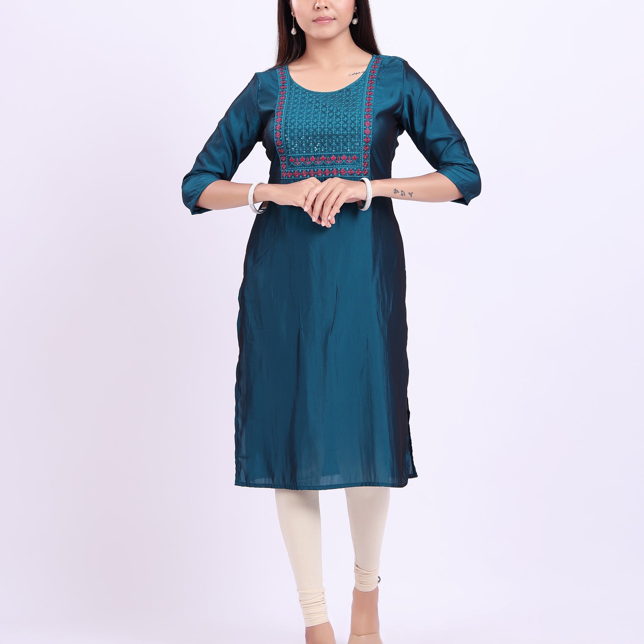 Women's Elegant Embroidered Kurta - Green