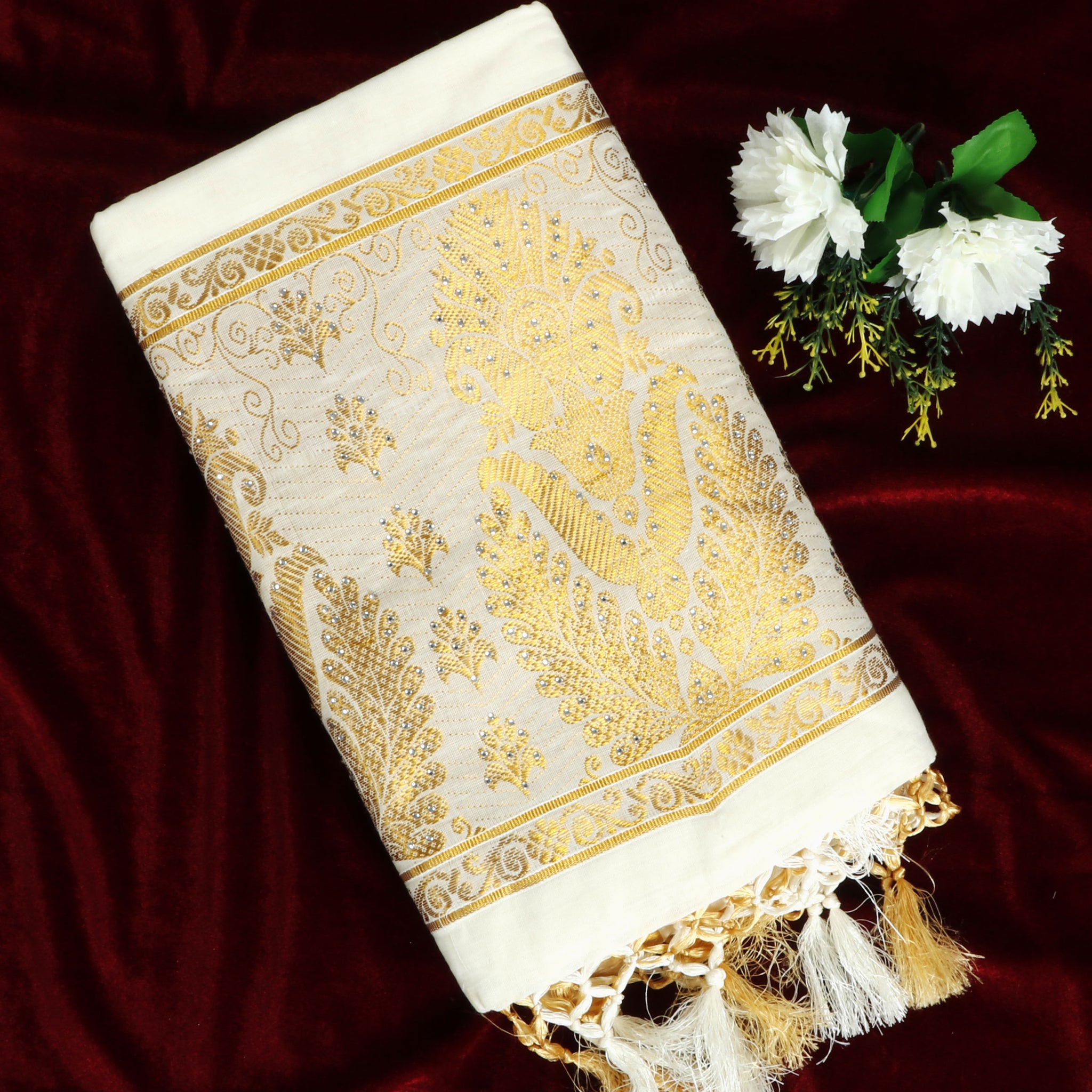 Traditional Kerala Kasavu Saree with Intricate Zari Work - White