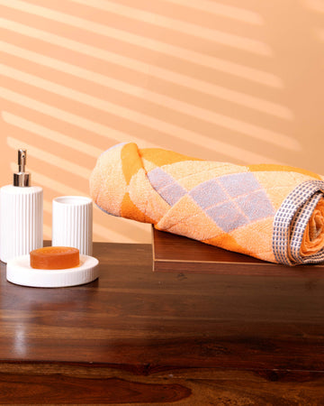 Modern Argyle Patterned Terrycloth Bath Towel with Decorative Border - Multi