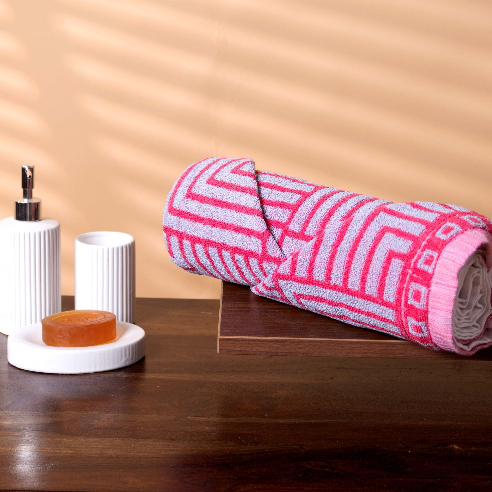 Modern Geometric Jacquard Bath Towel - Pink