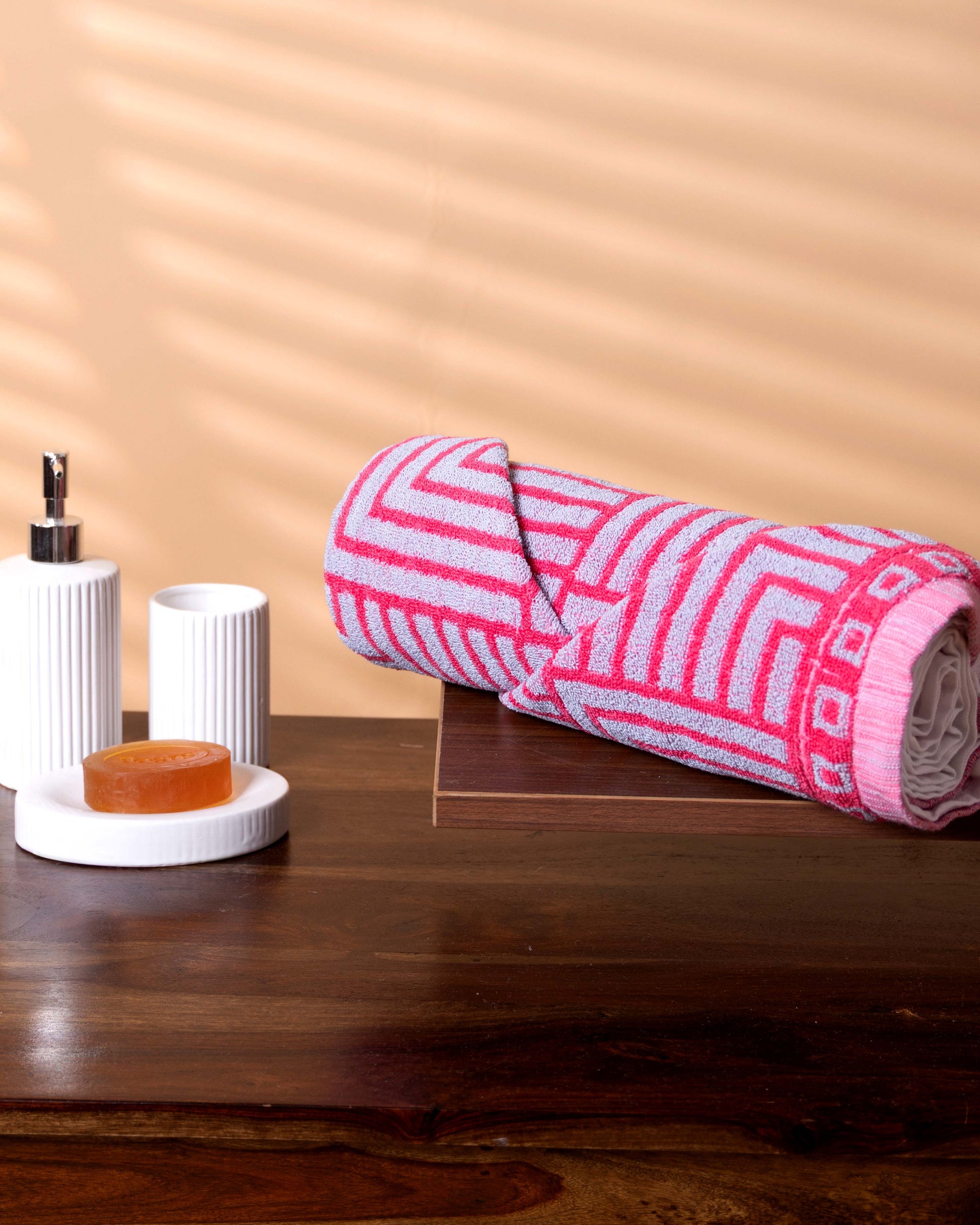 Modern Geometric Jacquard Bath Towel - Pink