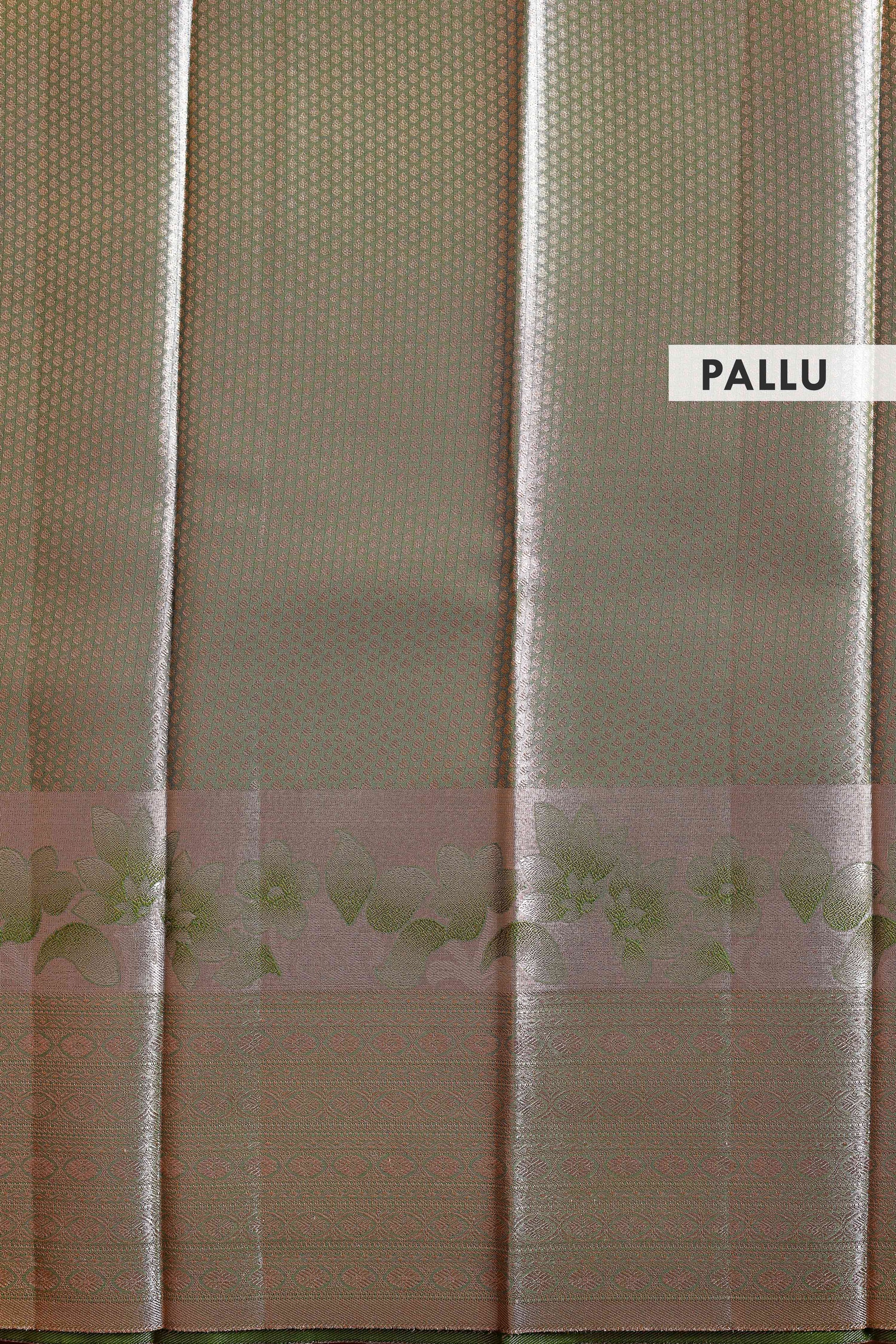 Elegant Niranjana Silk Saree with Floral Brocade Weaving and Contrasting Zari Border - Green-Pallu