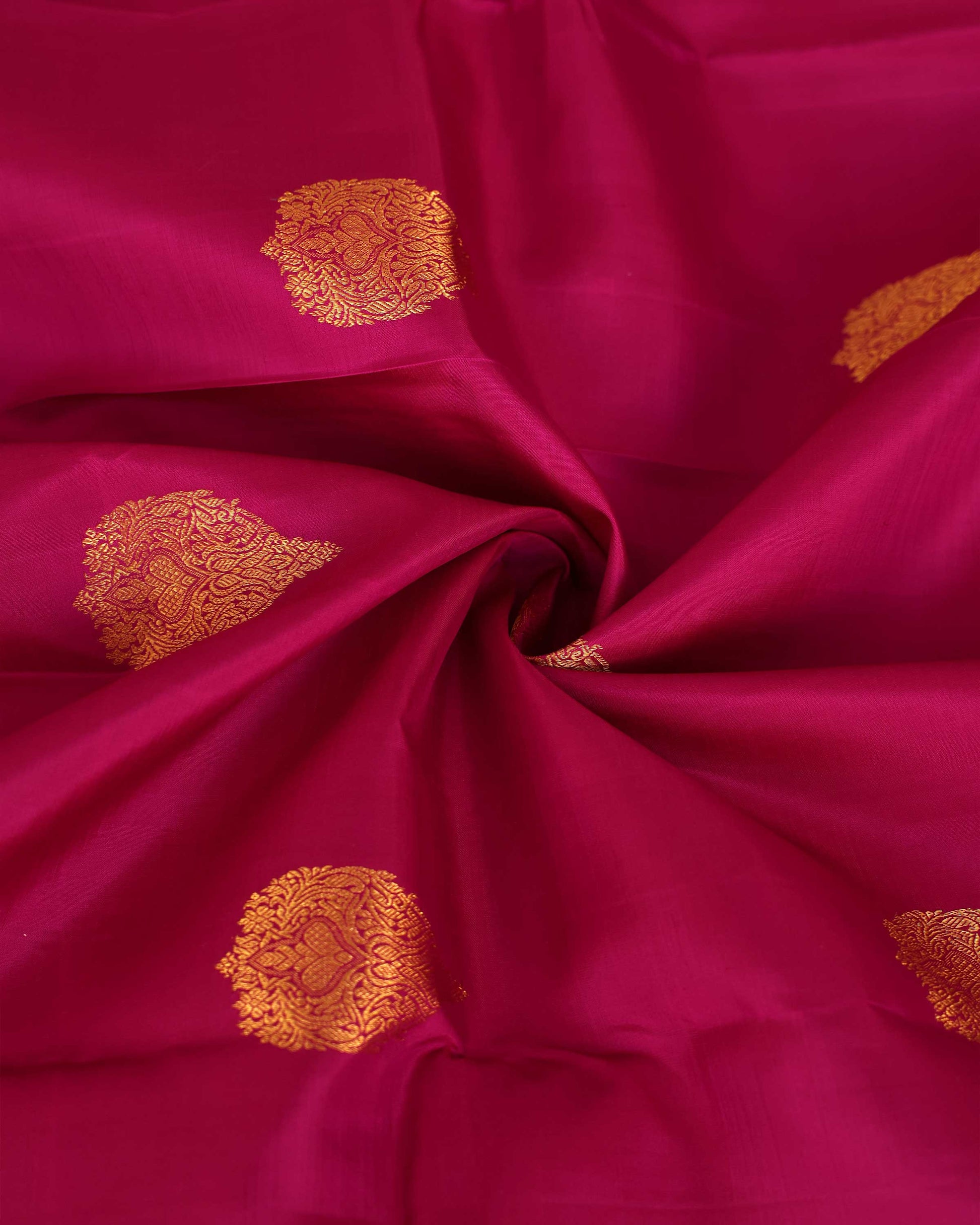 Niranjana Silk Saree with Intricate Zari Border & Traditional Motif - Magenta-Close Up