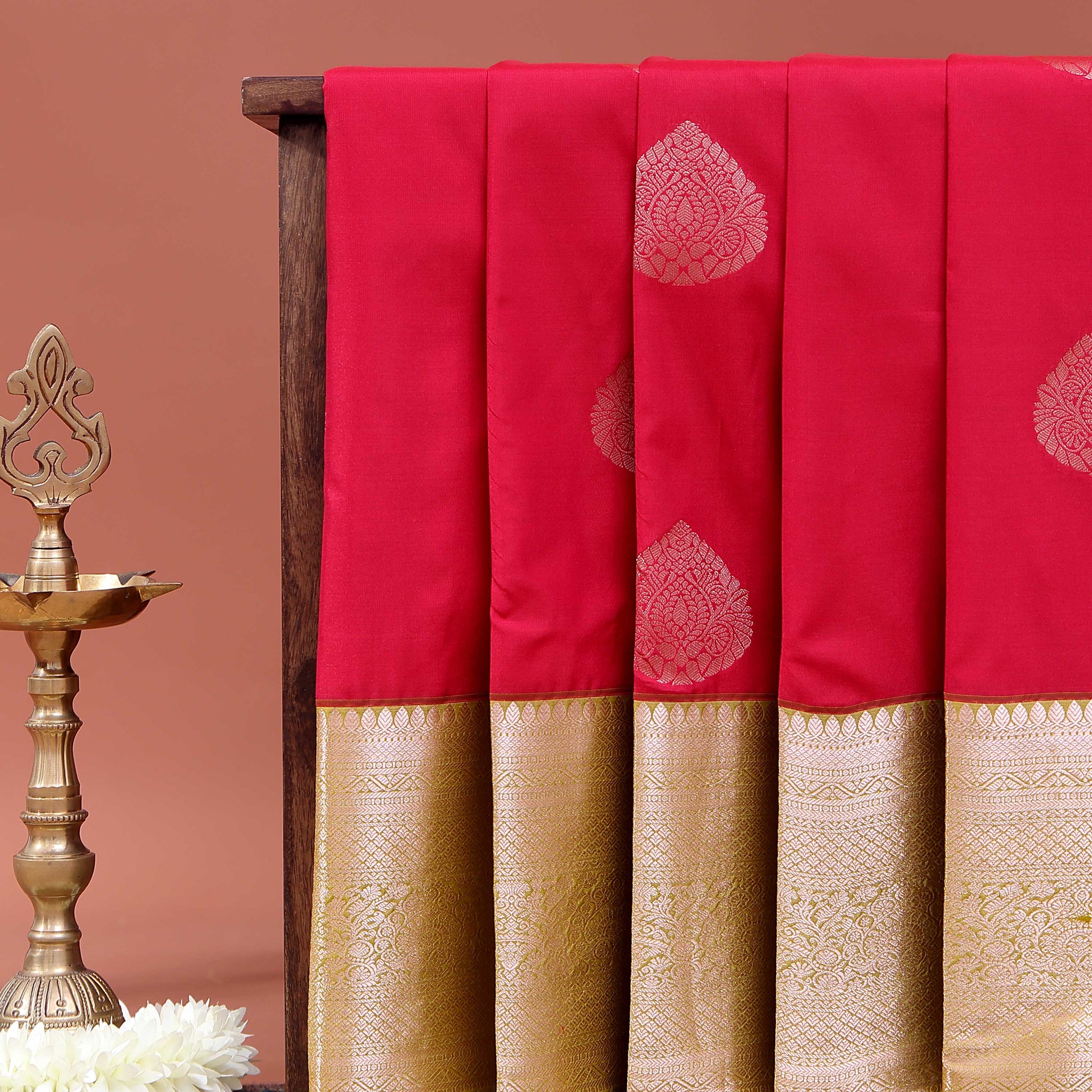 Premium Niranjana Silk Saree with Grand Zari Border and Classic Paisley Motifs - Red