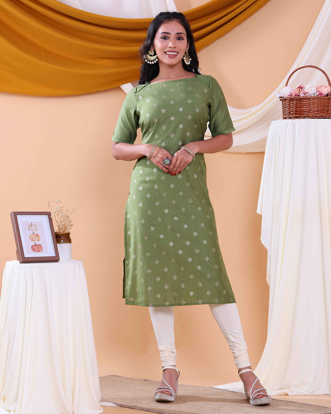 Stylish Printed Women’s Straight Kurta with Round Neck and Elbow Sleeves - Green