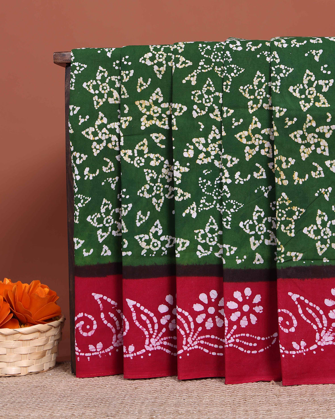 Traditional Sungudi Cotton Saree with All-Over Floral Motifs and Intricate Border - Green
