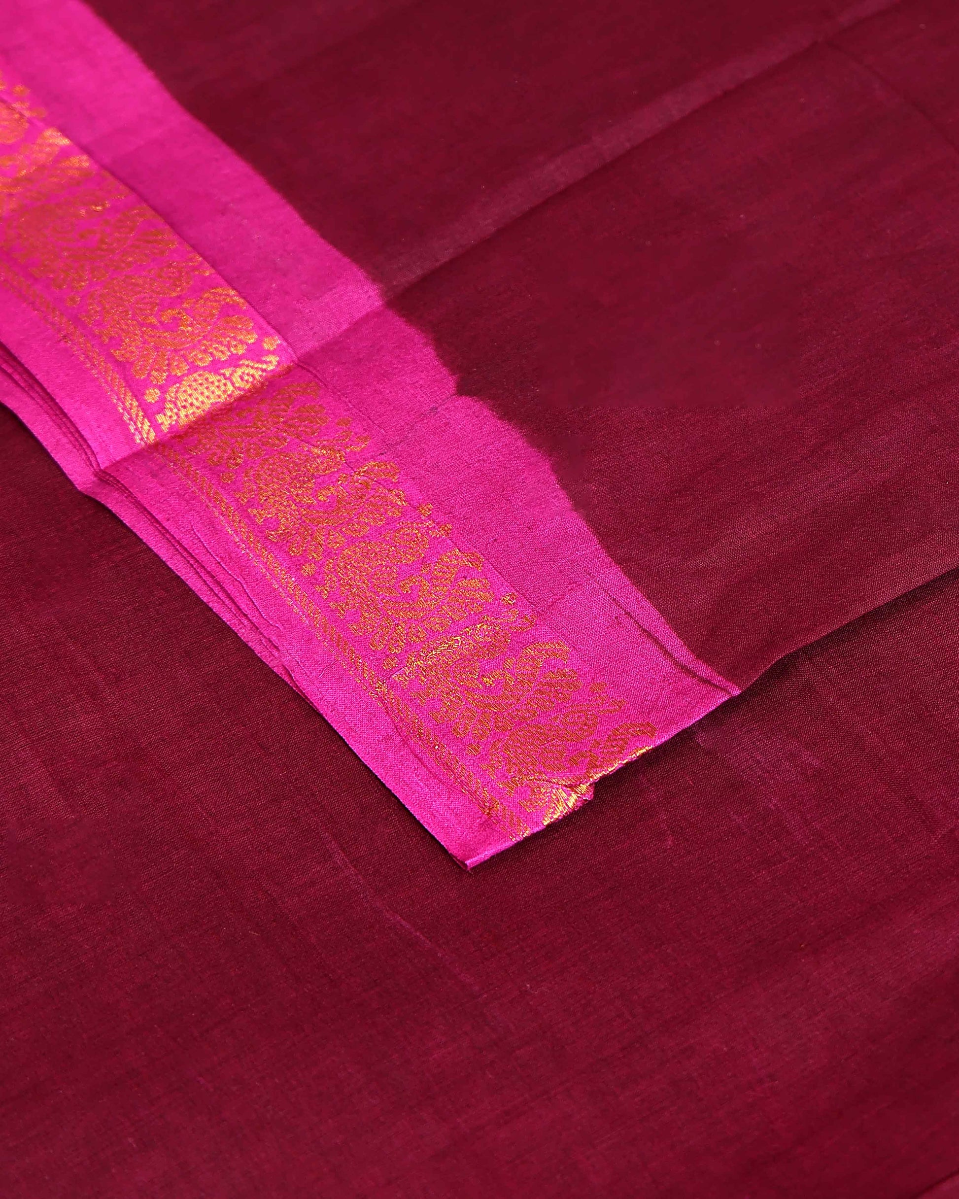 Traditional Sungudi Cotton Saree with Elegant Peacock Zari Border and Plain Body Design - Maroon