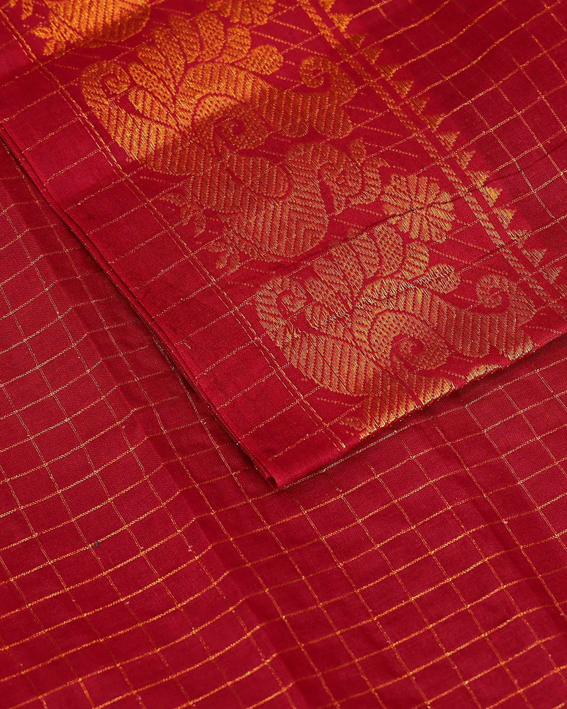 Traditional Sungudi Saree with Intricate Golden Zari Peacock Border and Fine Check Pattern - Maroon