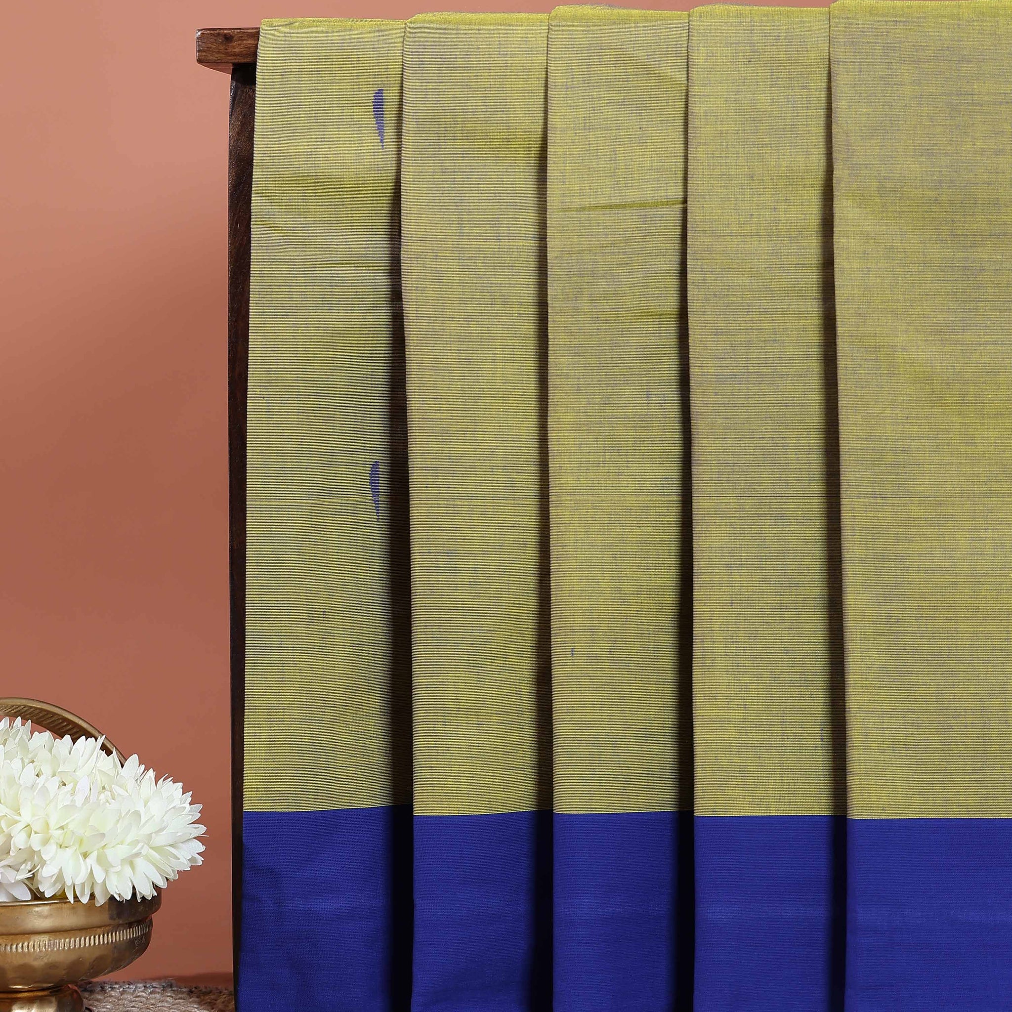 Traditional Chettinad Handloom Cotton Saree with Plain Body and Contrast Solid Border - Green