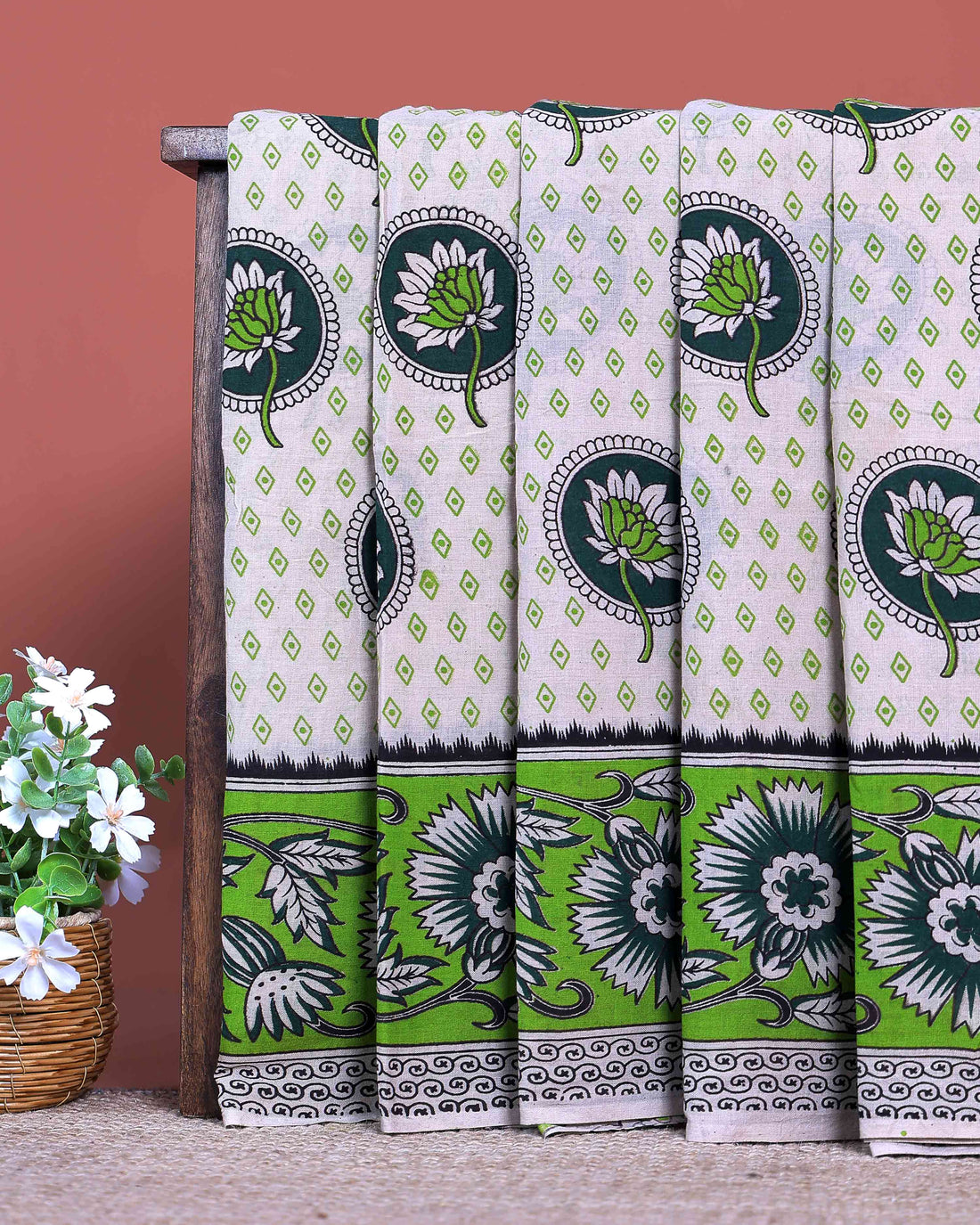 Traditional Handloom Cotton Kalamkari Saree Intricate Floral and Geometric Patterns - Off White -one