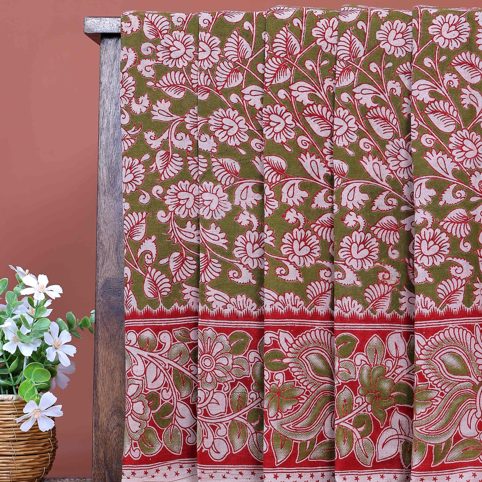 Traditional Handloom Kalamkari Cotton Saree Traditional Floral Artwork with Elegantly Detailed Border - Green