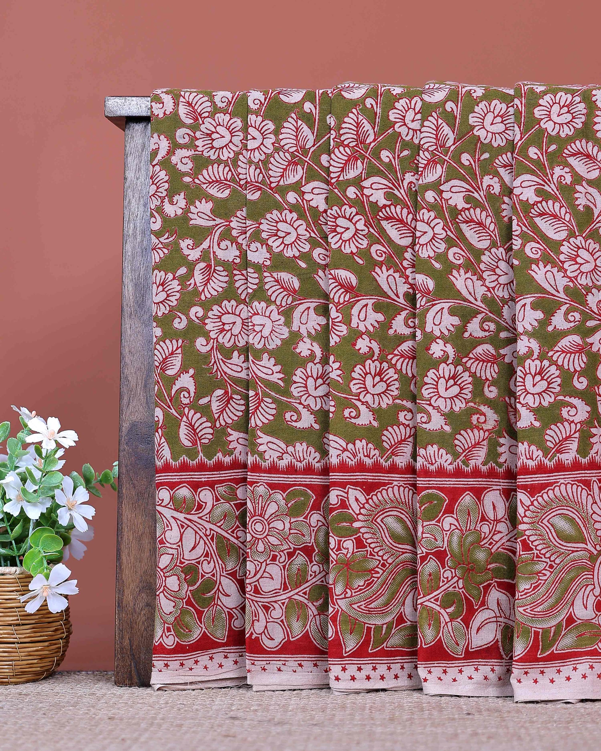 Traditional Handloom Kalamkari Cotton Saree Traditional Floral Artwork with Elegantly Detailed Border - Green