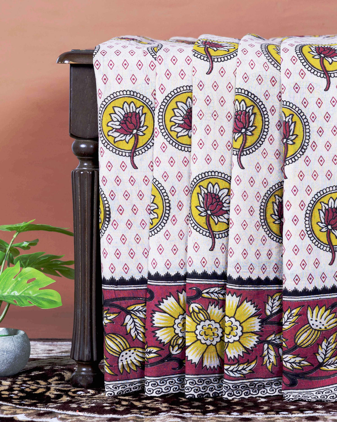 Traditional Handloom Kalamkari Cotton Saree Traditional Lotus Motifs and Intricate Floral Border - Off White