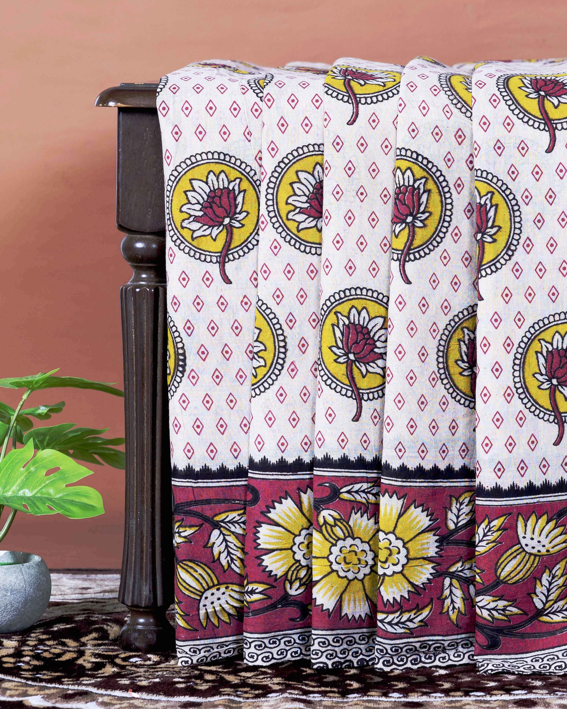 Traditional Handloom Kalamkari Cotton Saree Traditional Lotus Motifs and Intricate Floral Border - Off White