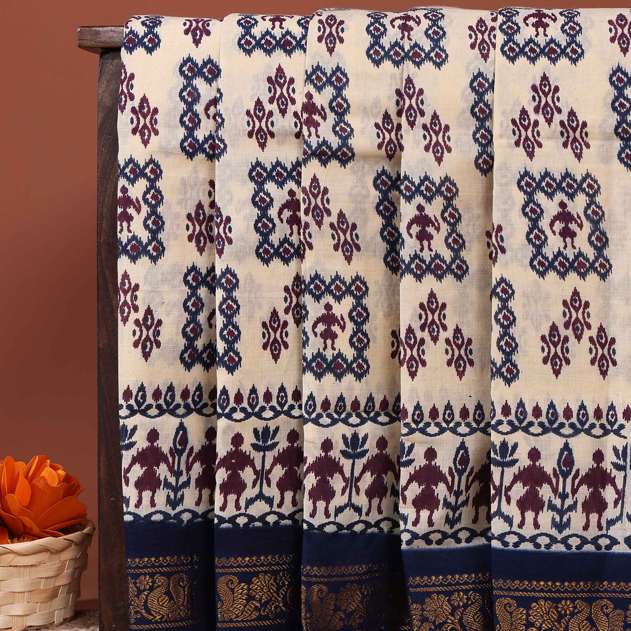 Traditional Ikkat Style Printed Sungudi Cotton Saree with Intricate Border - Cream 