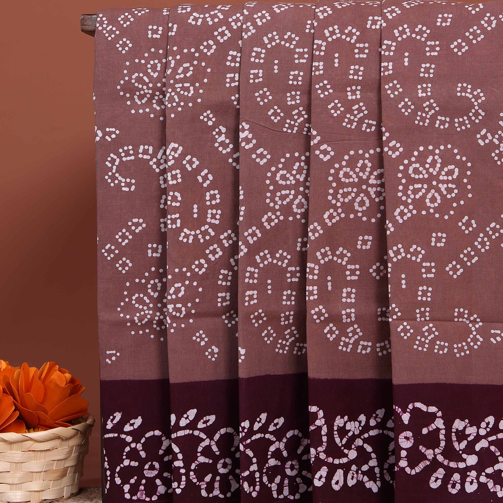 Traditional Lightweight  Sungudi Cotton Saree with Dotted Patterns - Brown